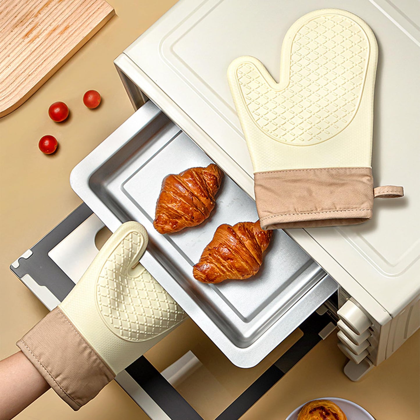 Silicone Oven Mitts，Heat Resistant up to 500°F, Oven Gloves with Soft Lining, Non-Slip Kitchen Essentials, Kitchen Gadgets, Apartment Essentials, Great Gift for Cooking (beige-1pair)