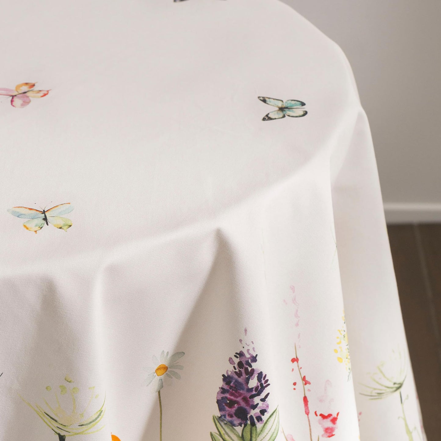Maison d' Hermine Table Cloth Round Table 100% Cotton 63 Round Inches Tablecloth Reusable Decorative for Dining Kitchen Room Farmhouse Home Gifts for Mothers Day Spring Summer - Botanical Fresh