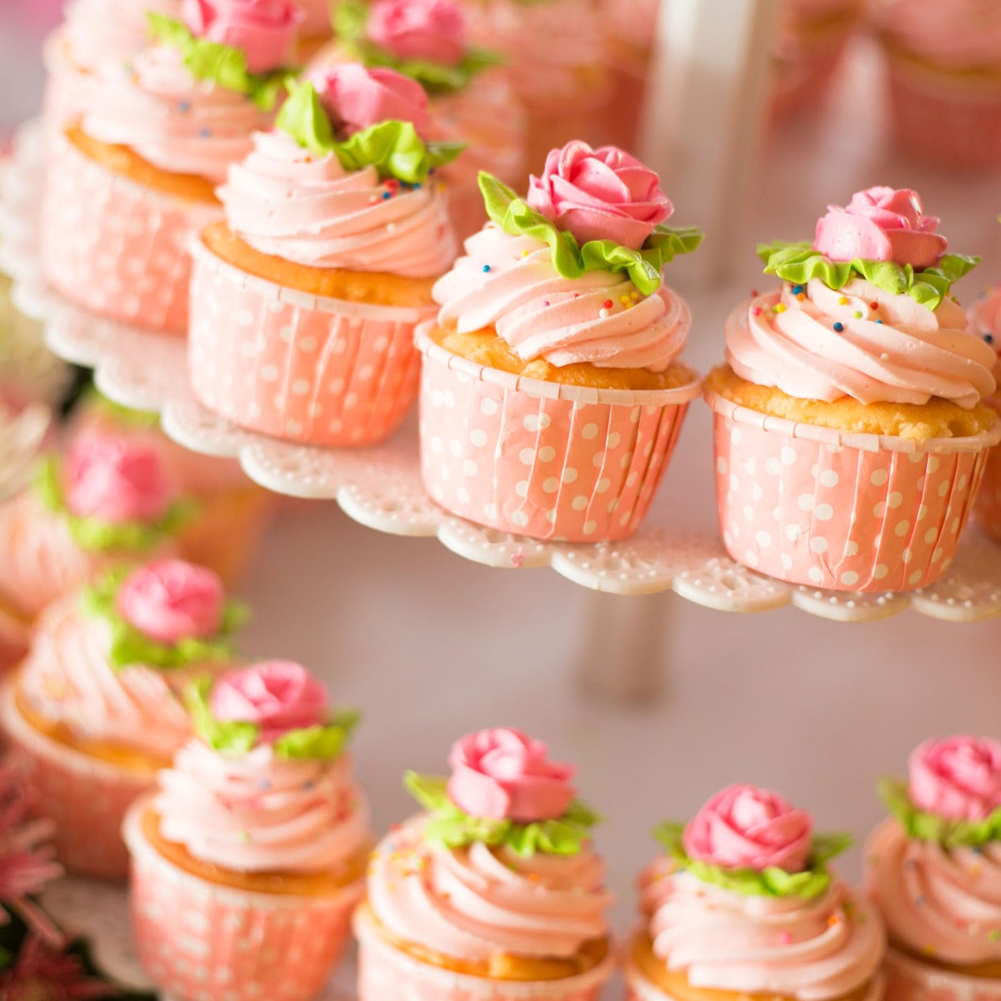 uxcell 50 Set Cupcake Liners with Dome Lids, Muffins Liners Wrappers, Disposable Baking Cups for Wedding and Birthday Party Decoration White