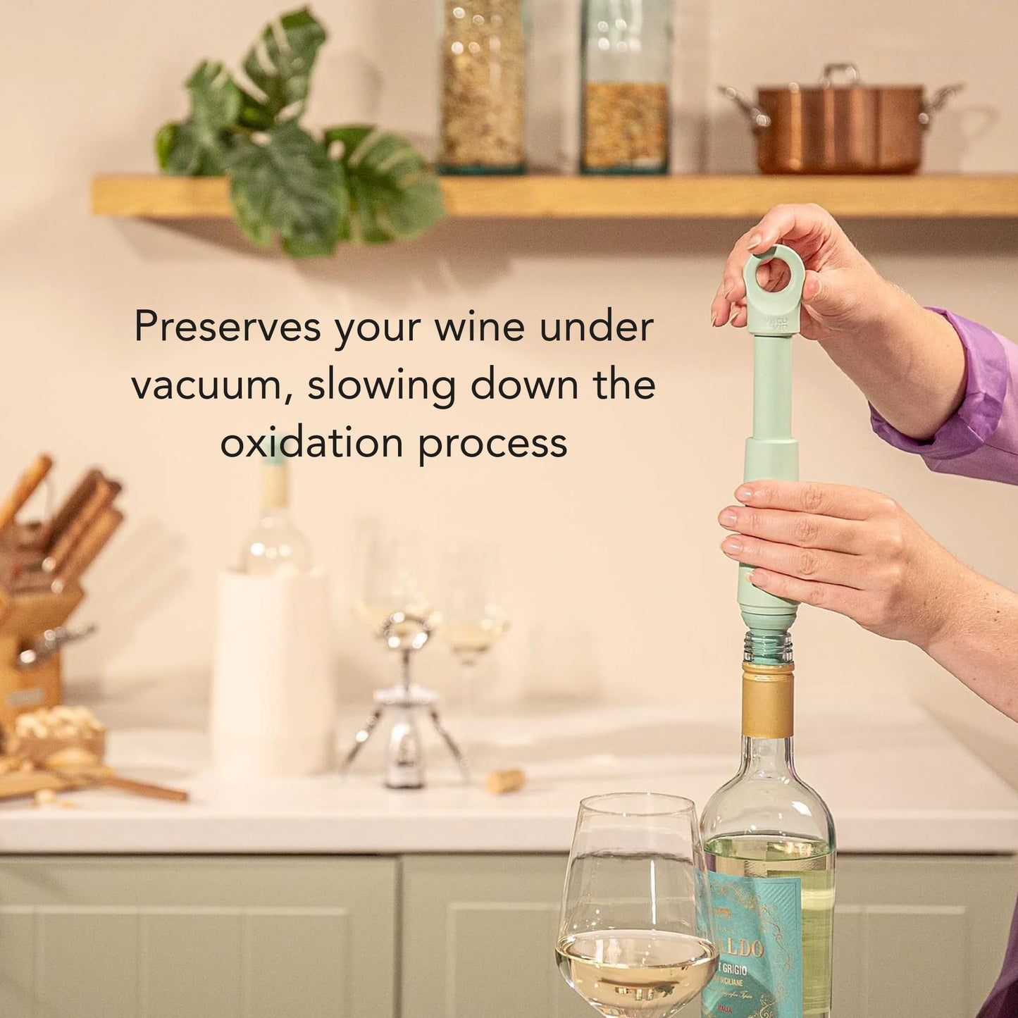 Vacu Vin Wine Saver Loop – Made in the Netherlands – Premium Vacuum Pump with Stopper – Airtight Seal Keeps Wine Fresh up to 10 Days – Stylish & Long-Lasting – Jade