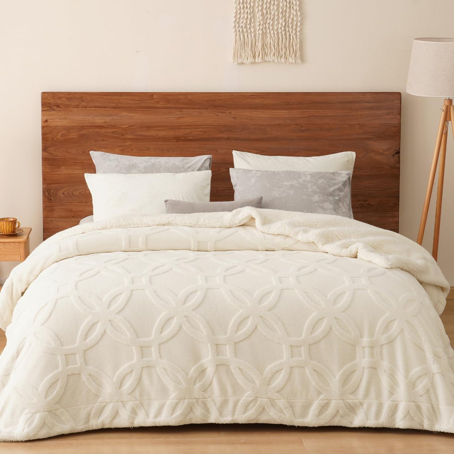 PHF Soft Sherpa Fleece Blanket King Size for Bed, 510GSM Fleece Lightweight Yet Warm Blanket, No Shed No Pilling, 108" x 90", Tufted Jacquard Cozy Thick Bed Throw for Home Decor, Cream