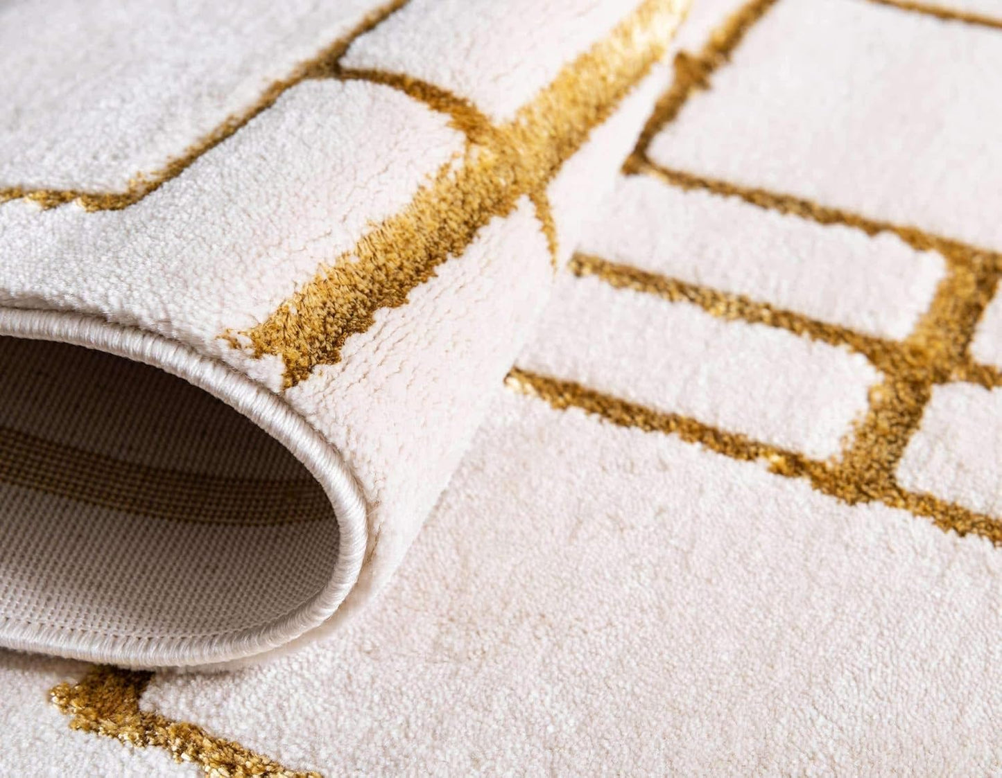 Marilyn Monroe Glam Collection Area Rug - Deco (3' 3" x 5' 3" Rectangle, White Gold/ Gold)