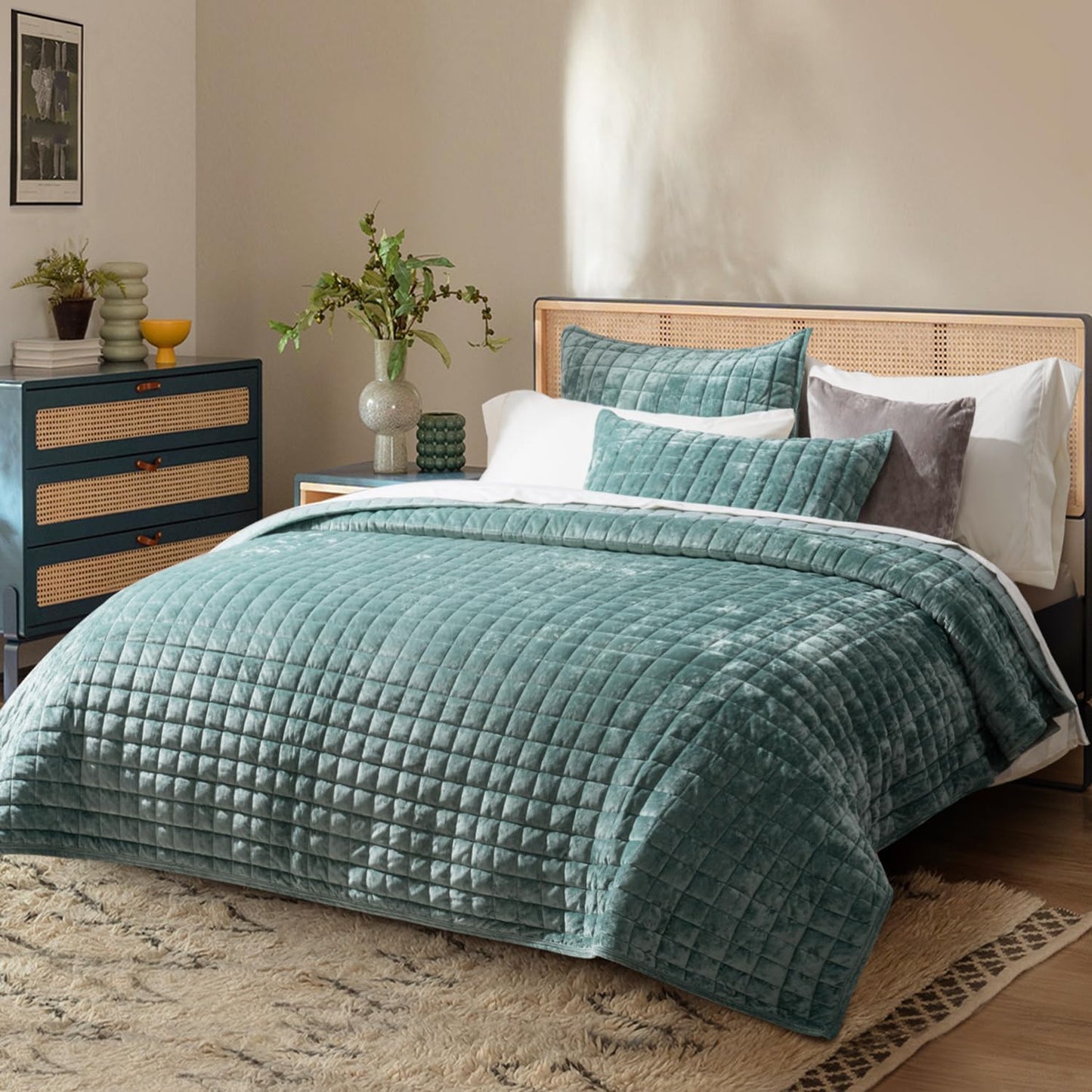 RECYCO Luxury Velvet Quilt Set - Lightweight Comforter for Twin/Twin XL Beds | Aqua Green, Includes 1 Pillow Sham