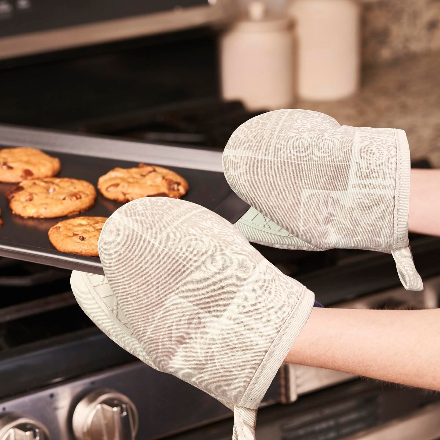Alselo Mini Silicone Oven Mitts, Heat and Slip Resistant Kitchen Mittens 2-Pack Set, Khaki Patchwork Flower Soft Short Oven Gloves, Flexible Thick Pot Holders for Safe Cooking Baking & Grill (Khaki)