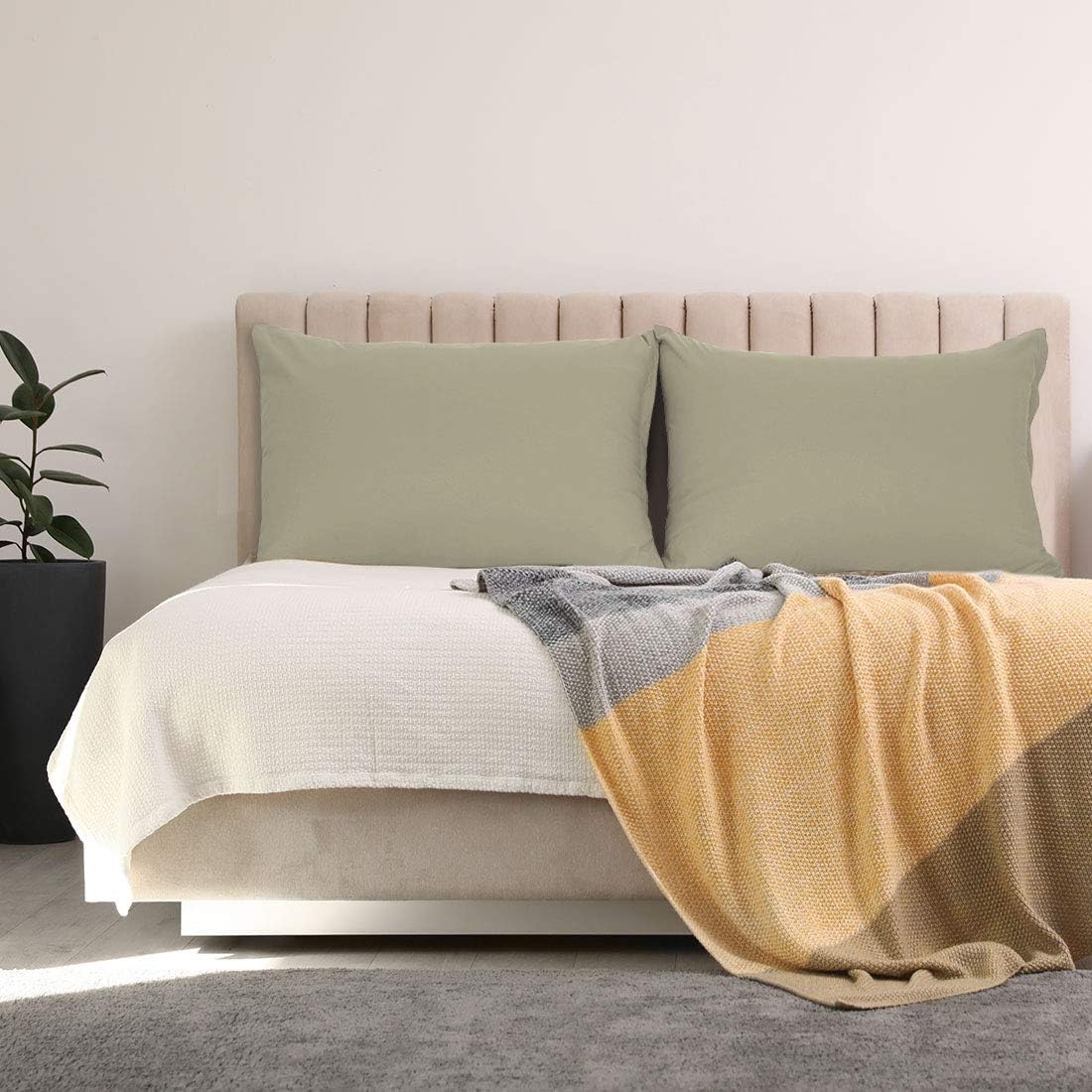 PiccoCasa Zippered Pillowcases - Soft 100% Brushed Microfiber Polyester | Set of 2 Standard (20"x26") Khaki