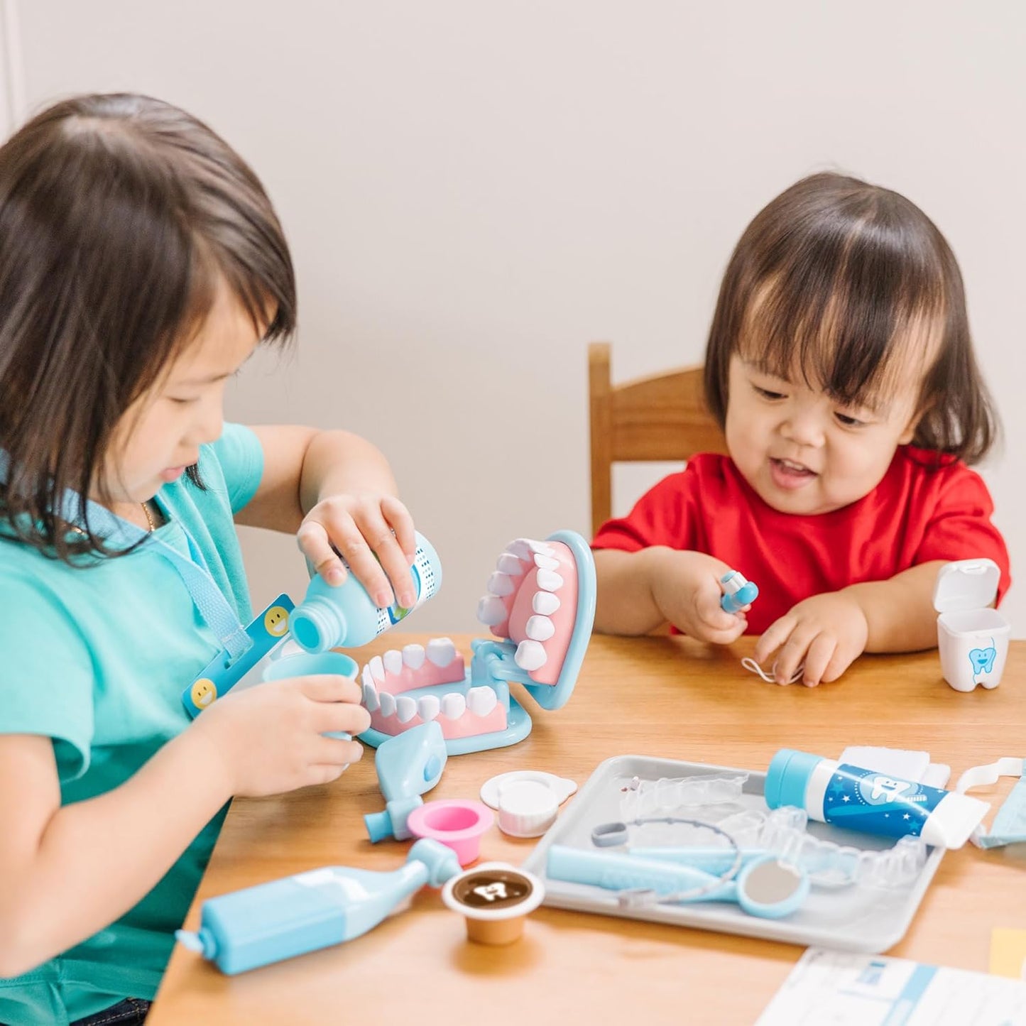 Melissa & Doug Dentist Play Set - 25-Piece Super Smile Kit with Oversized Teeth & Tools for Kids 3+