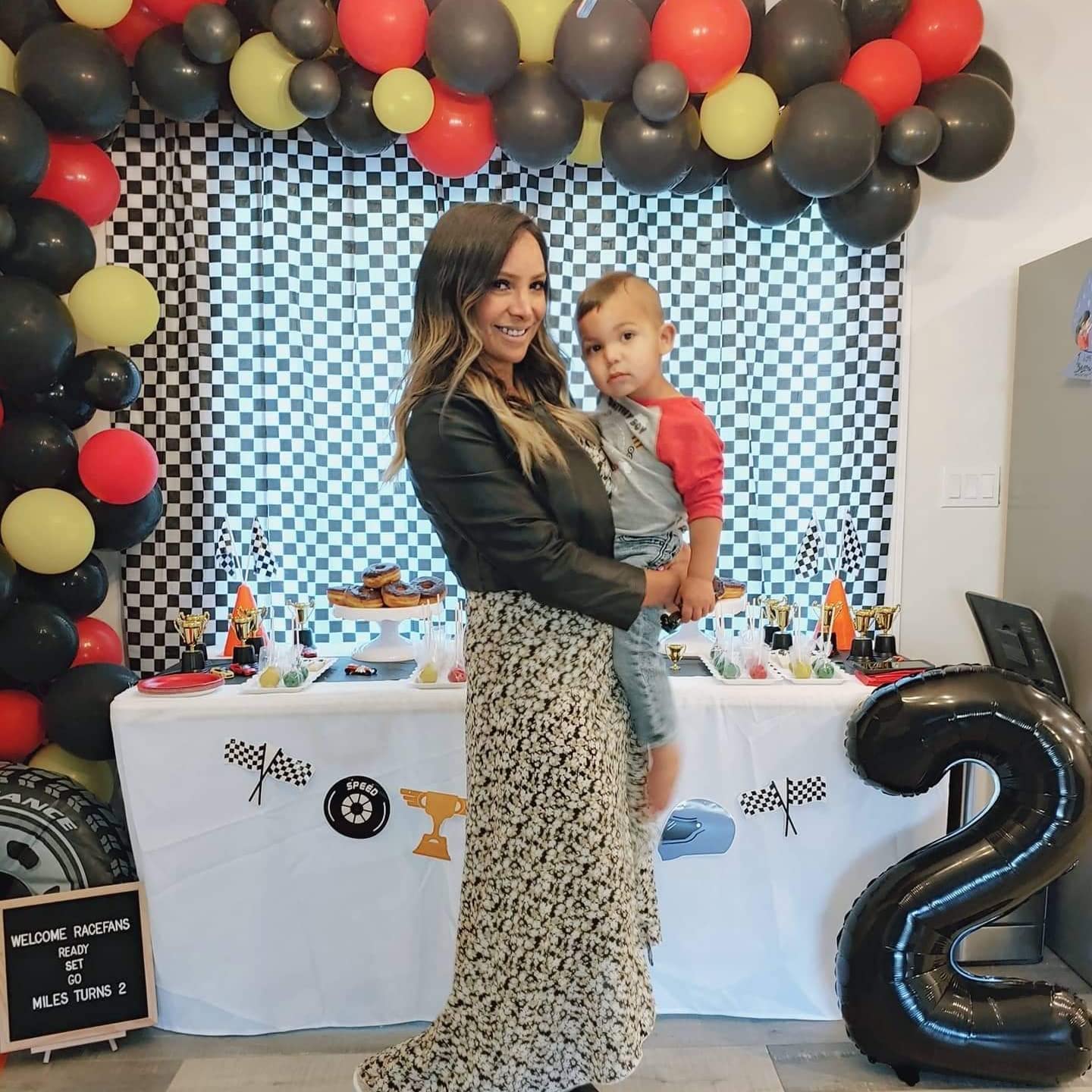 Black Foil Balloon Number 2, 40'' Giant Self Inflating Number Balloons Set 0-9, Large Number 2 Helium Balloon for Girls Boys 2nd Birthday Graduation Anniversary Halloween Party Decorations Supplies
