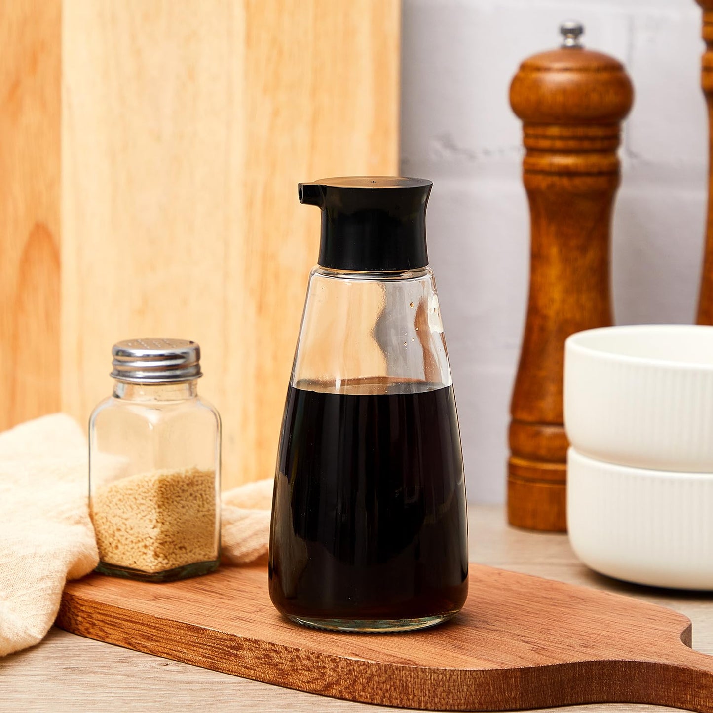 LOYIM 1 Pcs 9.6 oz Cruet Dispenser for Olive Oil Vinegar Soy Sauce Dispenser Bottle Glass Soy Sauce Container Oil Bottle for Kitchen Cooking Barbecue(Black)