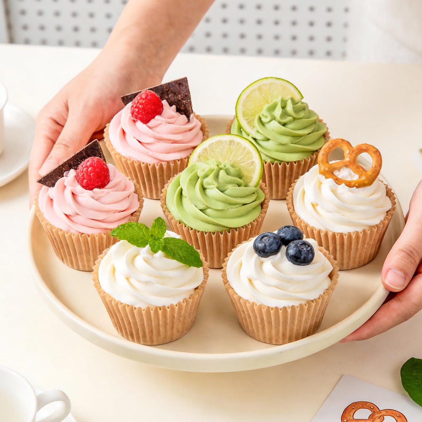 VISRIE Standard Muffin Liners 2000Pcs, Natural Parchment Paper Cupcake Liners for Baking, No Smell, Grease-Proof Muffin Cups, Food-grade Baking Cups for Cupcakes, Muffins, Nuts