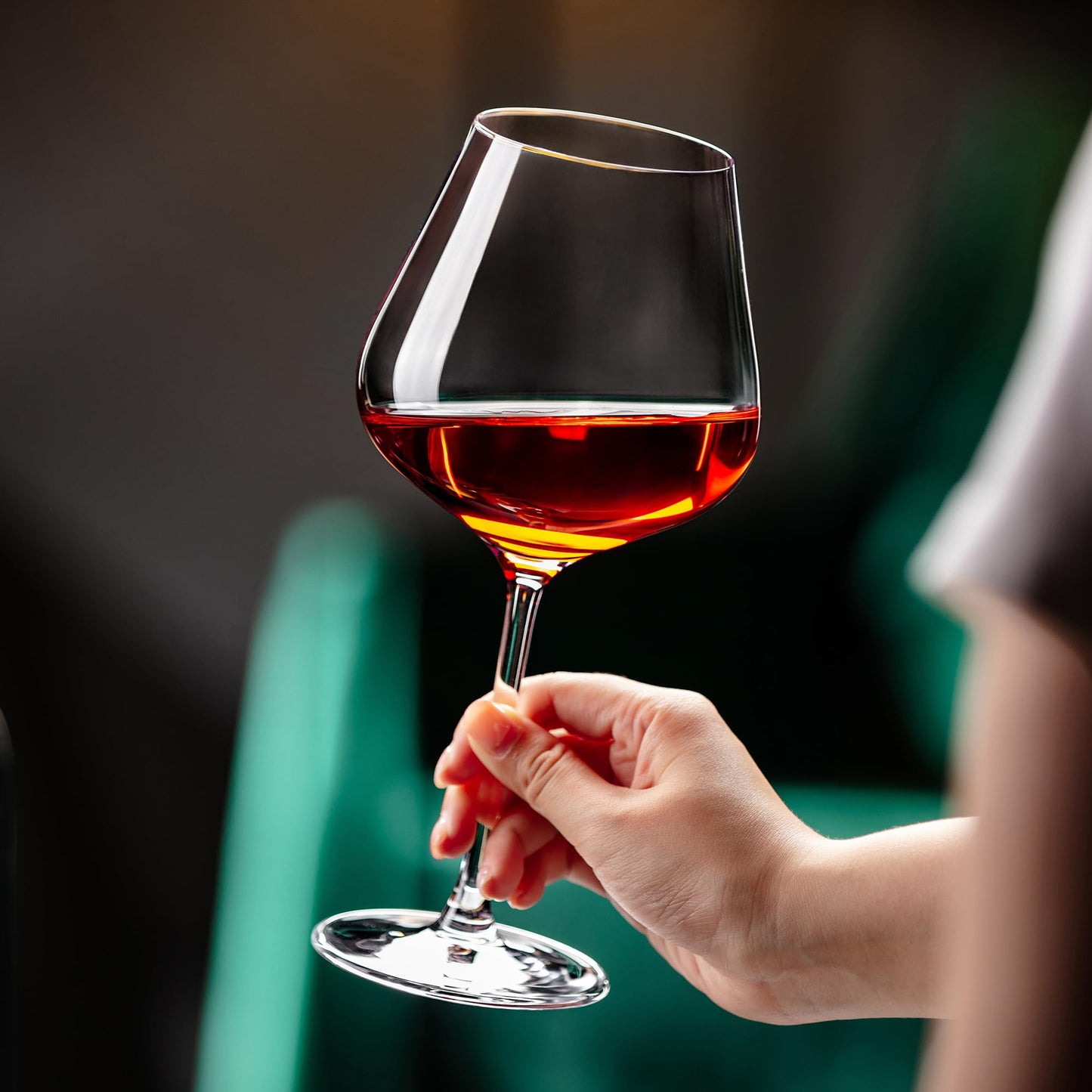 NORIMODA Wine Glasses Set of 4, 22oz Large Red Wine Glasses for Bordeaux & Burgundy, Lead-Free Glass with Stem, Gift for Him Her, Suitable for Home Bar, Hosting, Birthday, Wedding & Christmas