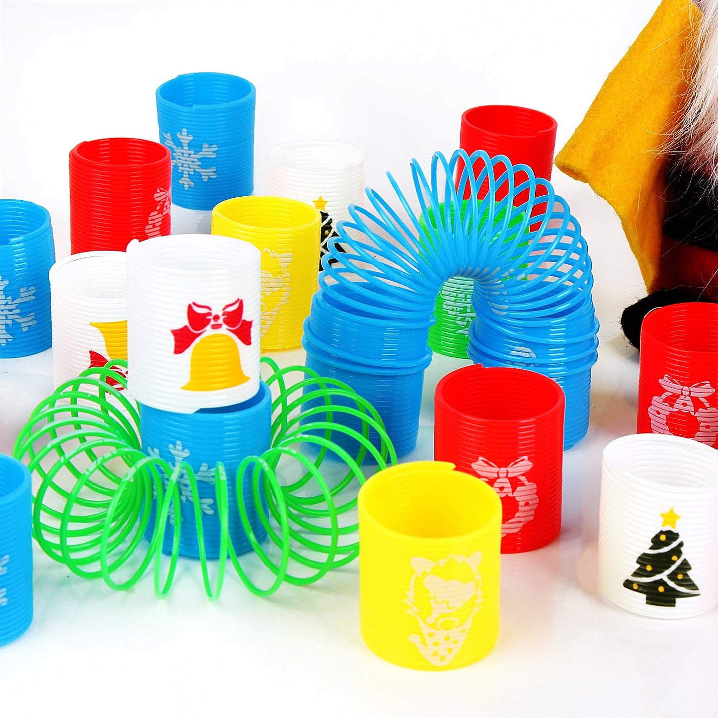 SULOLI 48 Pcs Christmas Mini Spring Toys, Xmas Coil Springs Stocking Stuffers Fidget Toys for Kids Christmas Party Favors Goodie Bag Fillers