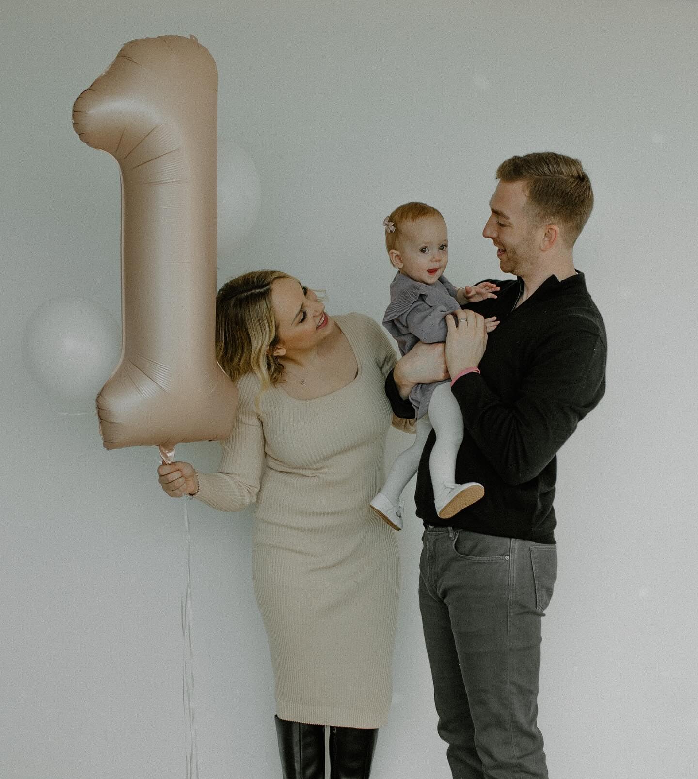 40 Inch Light Brown 1 Balloon for First Birthday, Tan 1st Number Balloons Khaki Birthday Decorations for Girl Boy Kids Toddler Baby, Beige One Giant Number 1 Balloon
