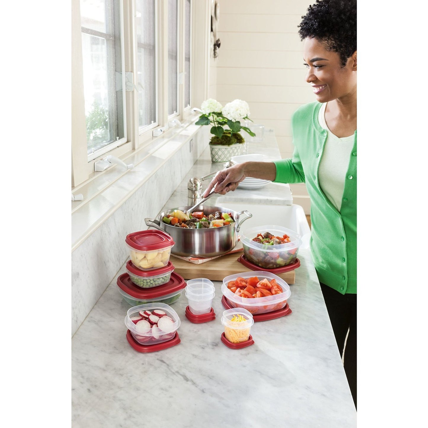 Rubbermaid Easy Find Lids Food Storage Containers, Racer Red, 18-Piece Set 1783145