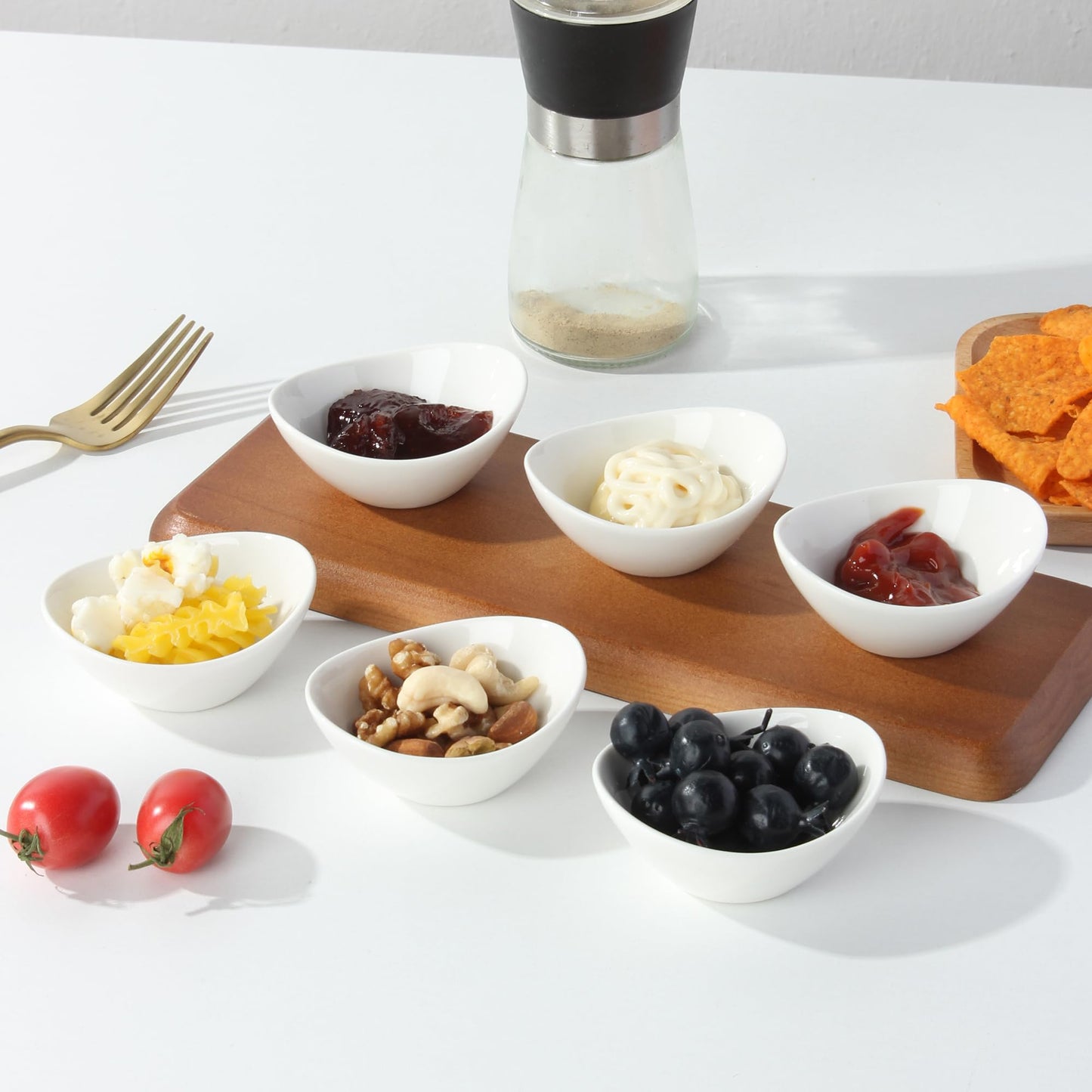 UIBFCWN Ceramic Dipping Bowls, 1.7 Oz Ceramic Soy Sauce Dishes, Porcelain Dipping Sauce Cup Pinch Bowls, Mini Bowl for Side Dishes ketchup Condiment Server Charcuterie BBQ and Party, 50 Pack
