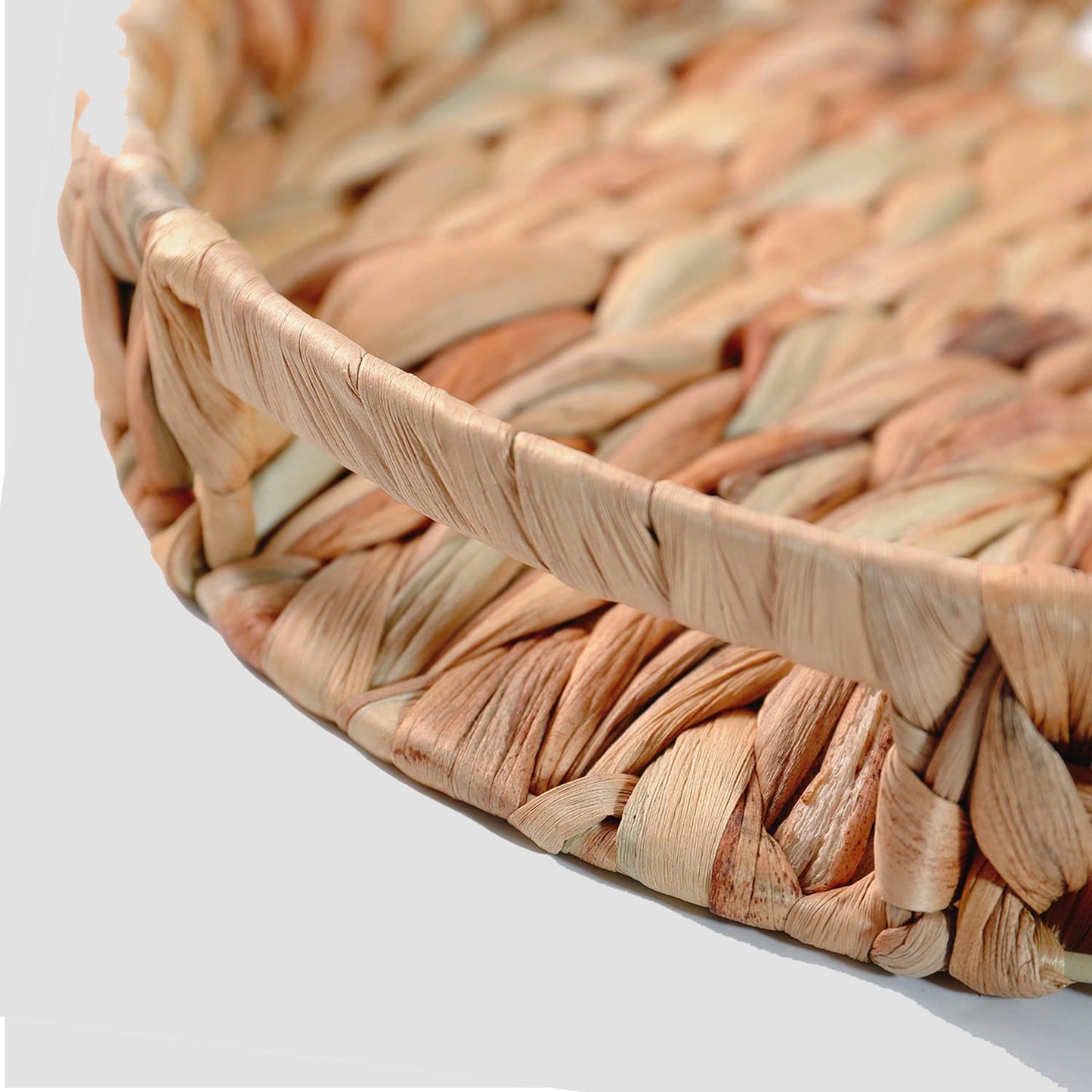 ZKZNsmart 2 Pcs Large Round Water Hyacinth Storage Baskets, Hand-Woven Natural Grass Weaving Trays with Built-in Handles, Wicker Serving Trays for Fruit, Arts, Crafts, and Home Decor (13" & 10.6")