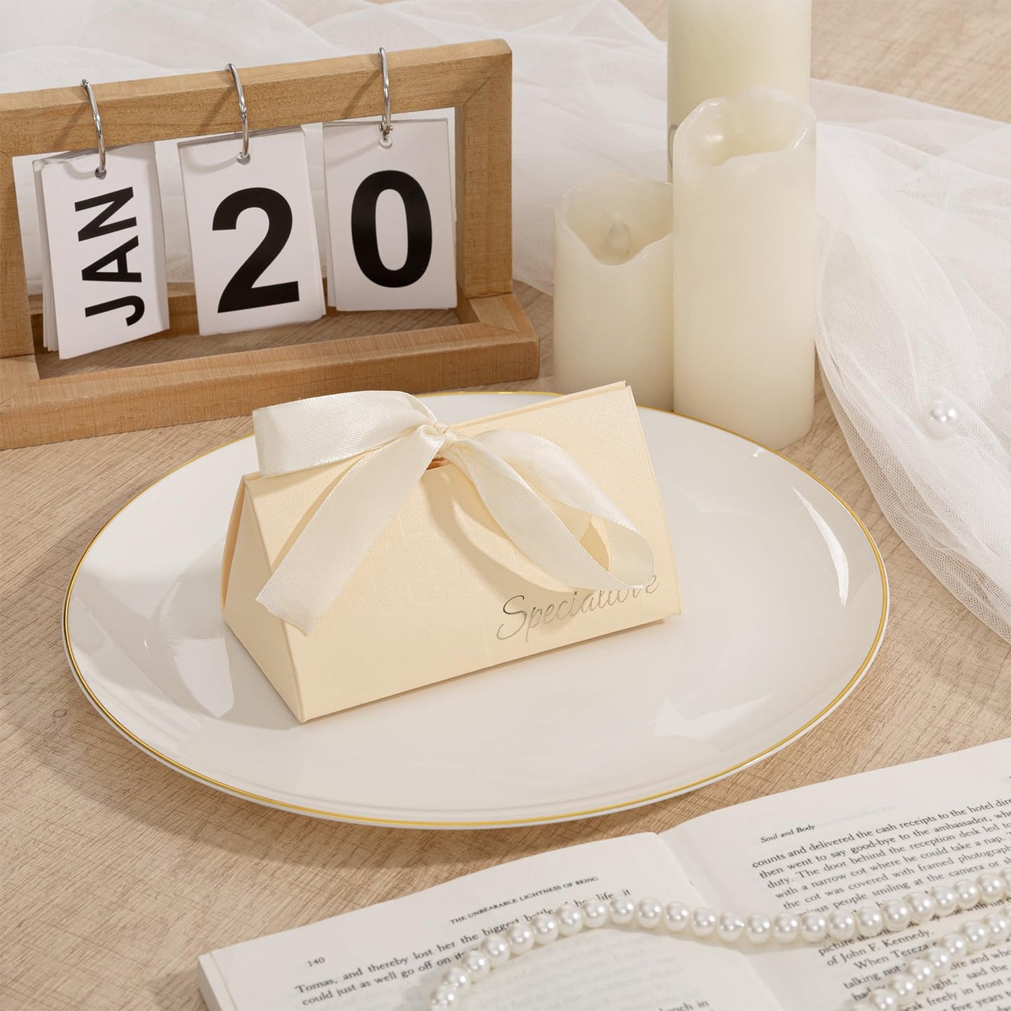 PULOTE 60 PCS Ivory Plastic Plates - Cream Plastic Disposable Include 30 Dinner and 30 Dessert Plates with Gold Rim - Ideal for Party & Wedding
