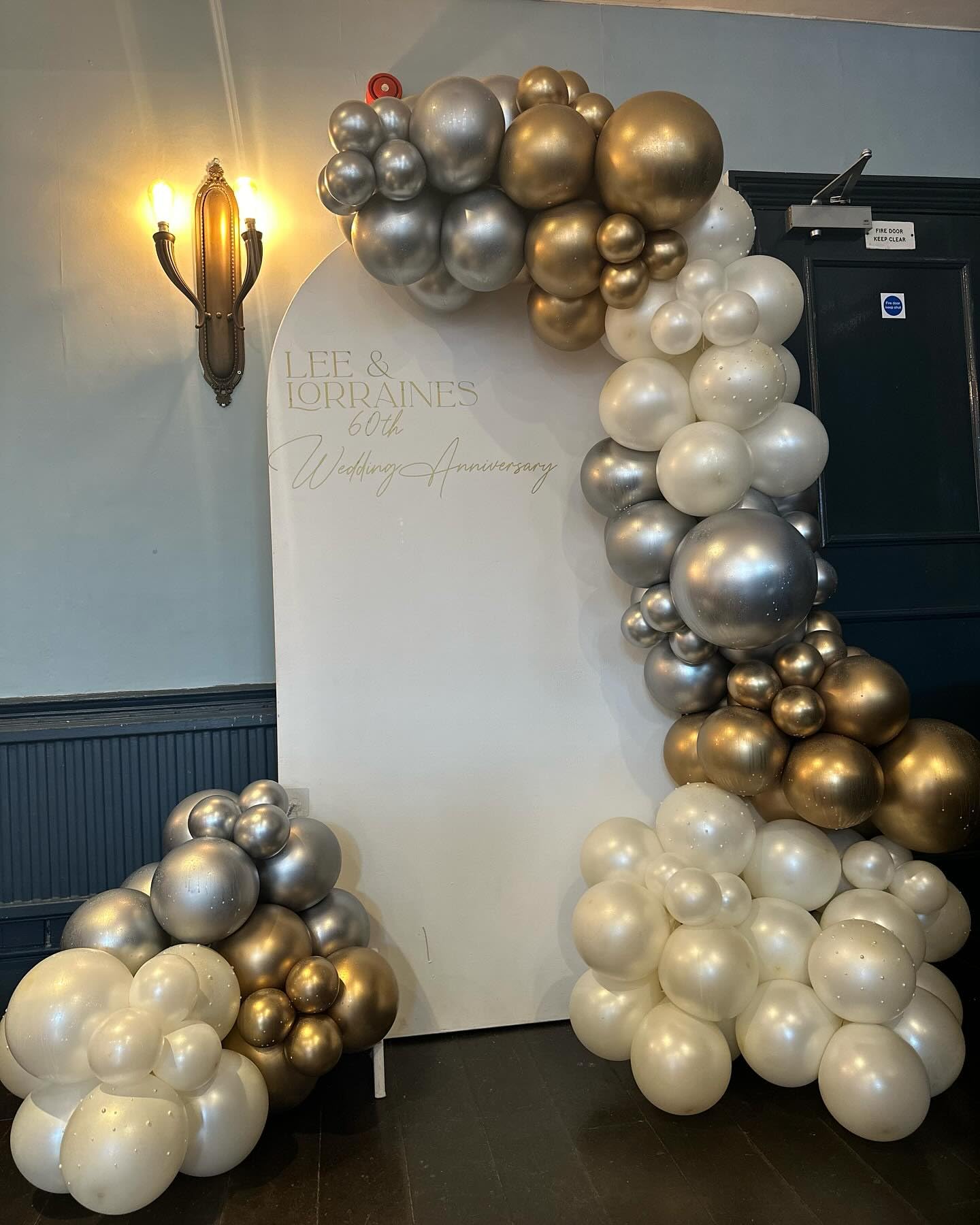 JZCZOEB Double Stuffed Pearl White Balloons Different Sizes 116Pcs 5/10/12/18 Inch White Balloons Arch Garland Kit with Pearl Stickers for Wedding Bridal Shower Birthday Baby Shower Birde to Be