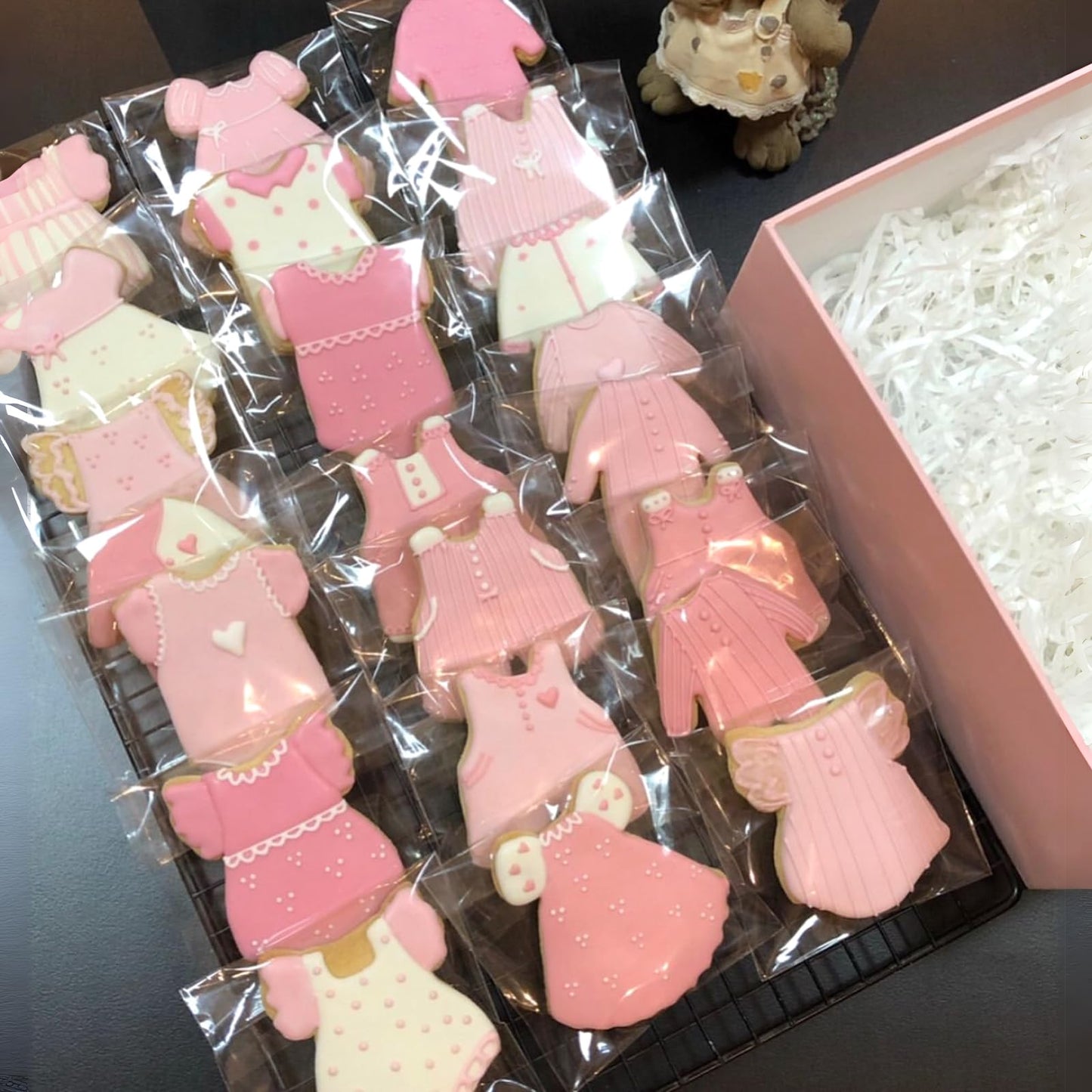 TEMLQPACK 100Pcs 4 x 6 Inch Clear Cellophane Bags for Cookies, Rice Krispie Treats, Macarons, Brownies, Soap, Chocolate Truffles, Candy - Ideal for Wedding & Birthday Party Favors