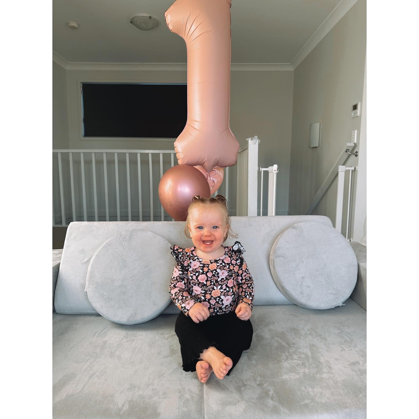 40 Inch Light Brown 1 Balloon for First Birthday, Tan 1st Number Balloons Khaki Birthday Decorations for Girl Boy Kids Toddler Baby, Beige One Giant Number 1 Balloon