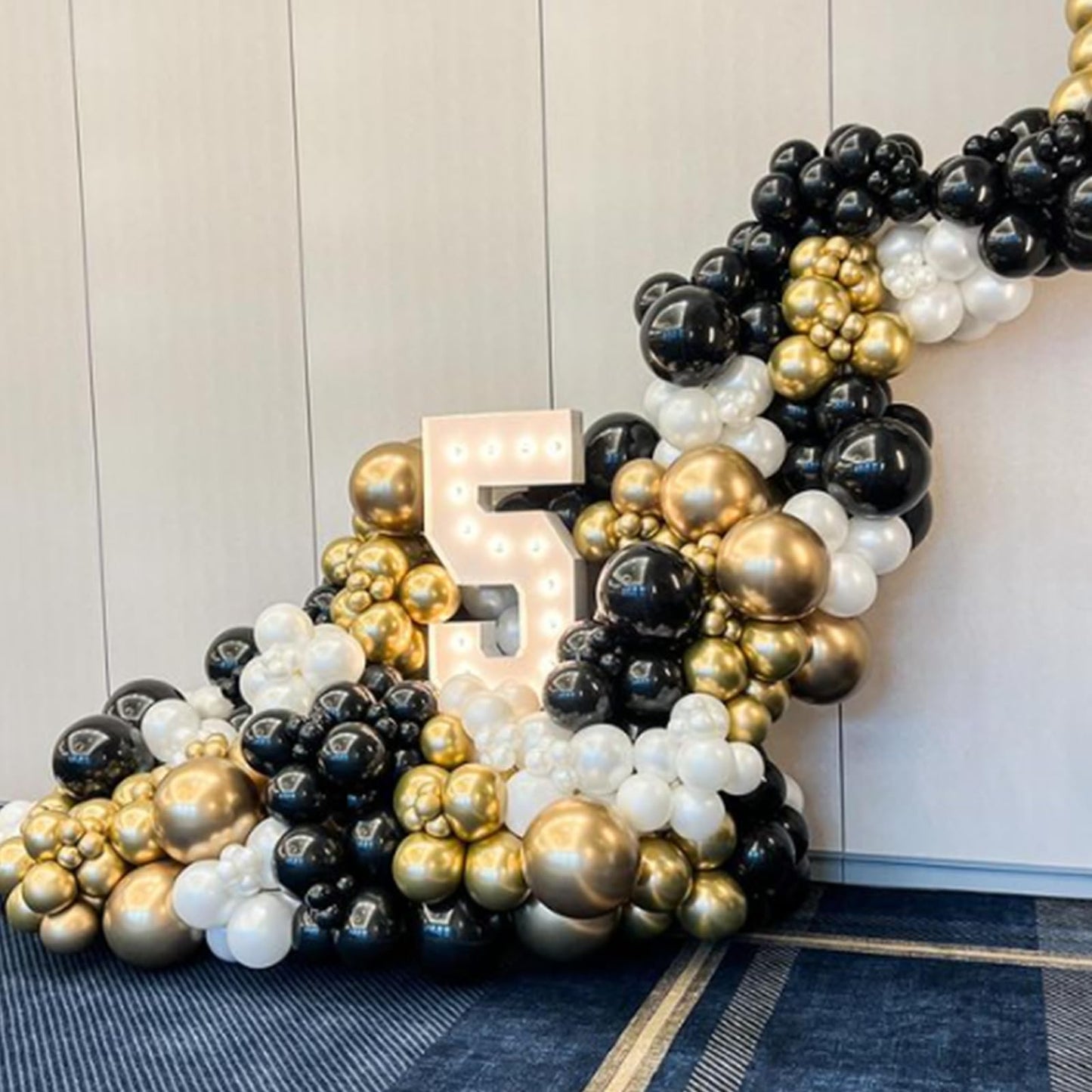 Awenztech 120pcs Metallic Gold Balloon Arch Kit, 18 12 10 5 inch Chrome Gold Latex Balloons Different Sizes Metallic Gold Balloon Garland for Graduation Engagement Wedding Birthday Party Decorations