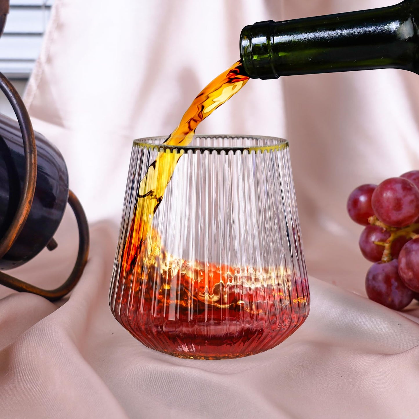 Lueumxc 40 Pack Plastic Ribbed Wine Glasses, 14Oz Origami Disposable Wine Glasses Unbreakable Clear Plastic Cocktail Glasses Recyclable Shatterproof Reusable Wine Cups (14oz-Gold Rim 40pack)