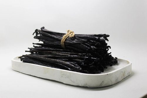 50 Vanilla Beans Grade B for Making Vanilla Extract, Vanilla Beans Bulk for Extract Grade 4-5 inches, Perfect for Homemade, baking and cooking. (50 Vanilla)