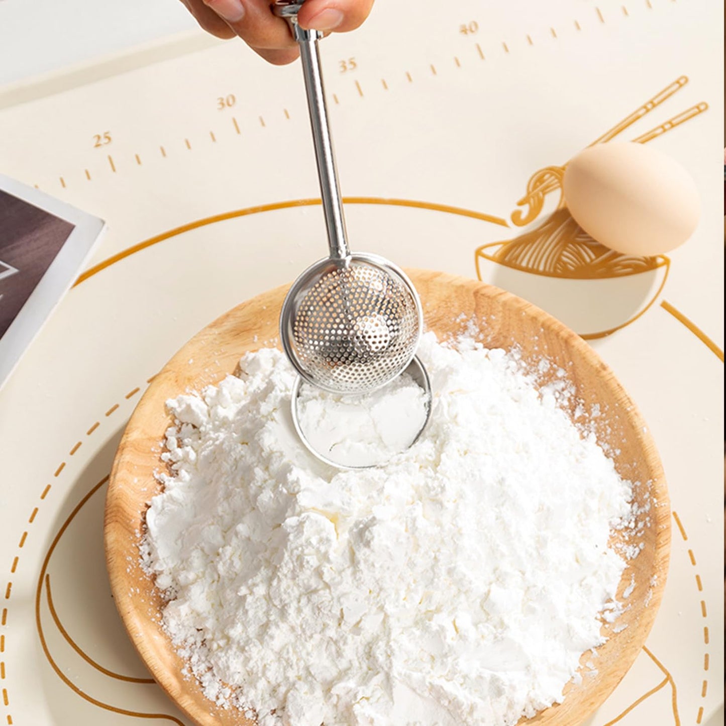 Powdered Sugar Shaker Duster Mini Sifter Flour Duster For Bread Baking With 18/8 304 Stainless Steel Spring Operated Handle For Sugar Flour And Spices