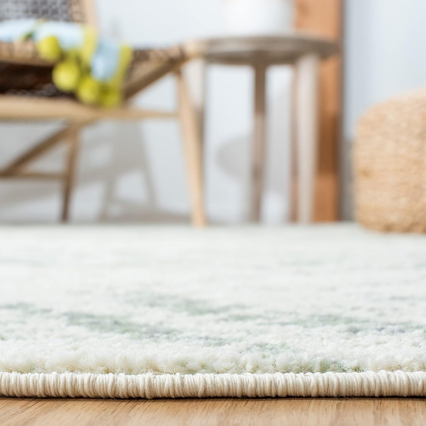 SAFAVIEH Adirondack Collection Area Rug - 5'1" x 7'6", Ivory & Green, Modern Diamond Distressed Design, Non-Shedding & Easy Care, Ideal for High Traffic Areas in Living Room, Bedroom (ADR131X)