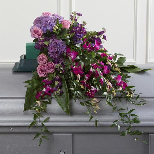 FloraCraft Floral Casket Saddle - Durable Green Plastic | 2.5" x 10.75" x 15" Size