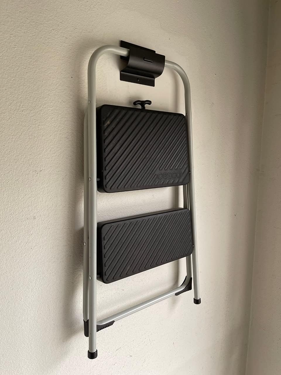 Tetra-Teknica GMH-01-2P Steel Wall Mount Ladder & Wheelbarrow Hanger - Matte Black, 2-Pack