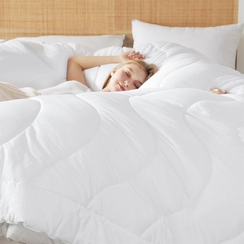 Bedsure Queen Duvet Insert - Ultra Soft Lightweight Down Alternative Comforter | All-Season, Machine Washable, White 88x88 Inches