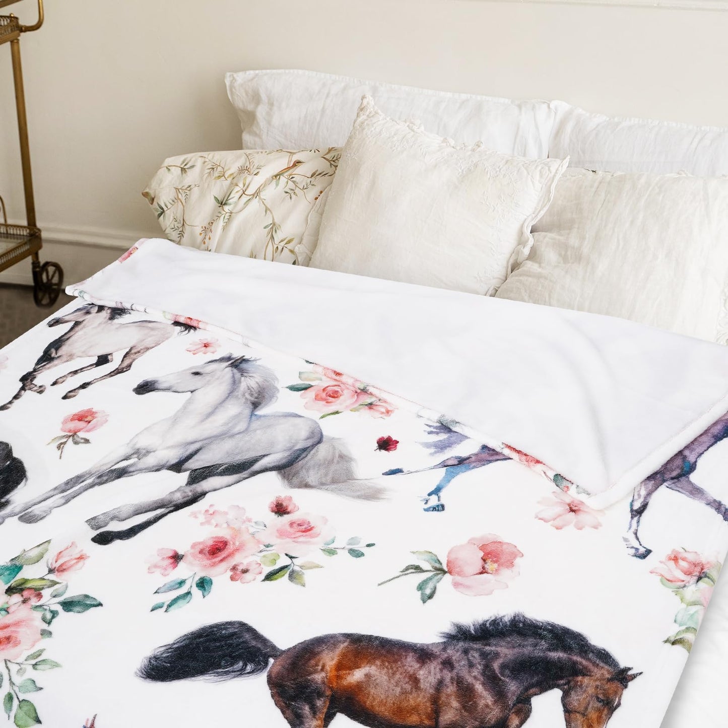JarThenaAMCS Floral Horse Fuzzy Blanket 60 x 50 Inch Farmhouse Throw Blanket Watercolor Flower Cow Soft Cozy Flannel Blankets for Home Chair Sofa Couch Bed