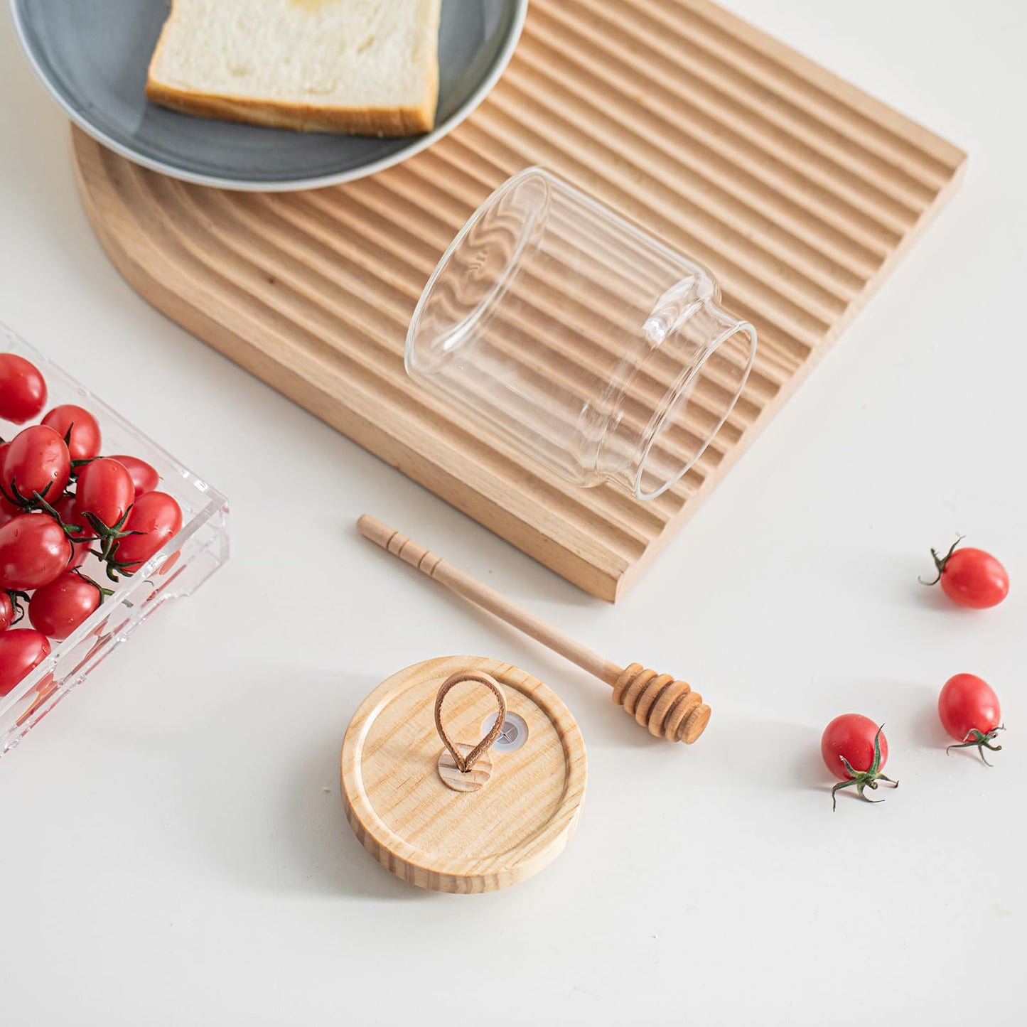 KEKEHOME Honey Pot Airtight Glass Honey Jars with Dipper Stick and Wooden Lid, Honey Bottle Containers for Storing Honey, Honey Holder for Home Kitchen
