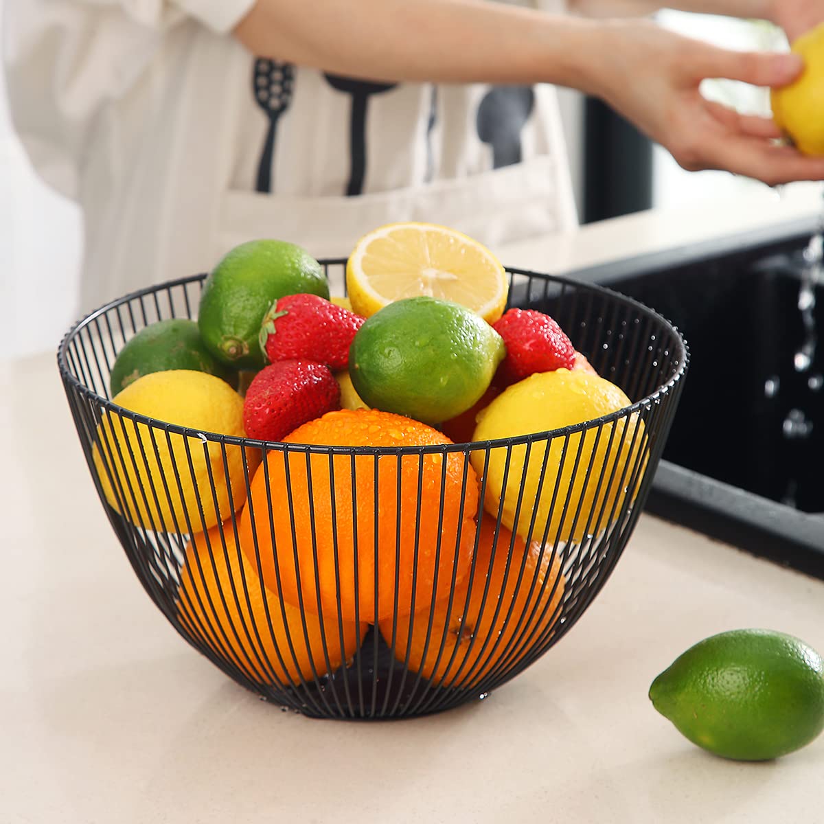 HOMQUEN Fruit Basket, Fruit Bowl, Metal Wire Fruit Basket for kitchen, Fruit Bowl for Kitchen Counter, Basket for Fruits, Vegetables, Breads, Snacks, Kitchen Gadgets (Round Tall, Black)
