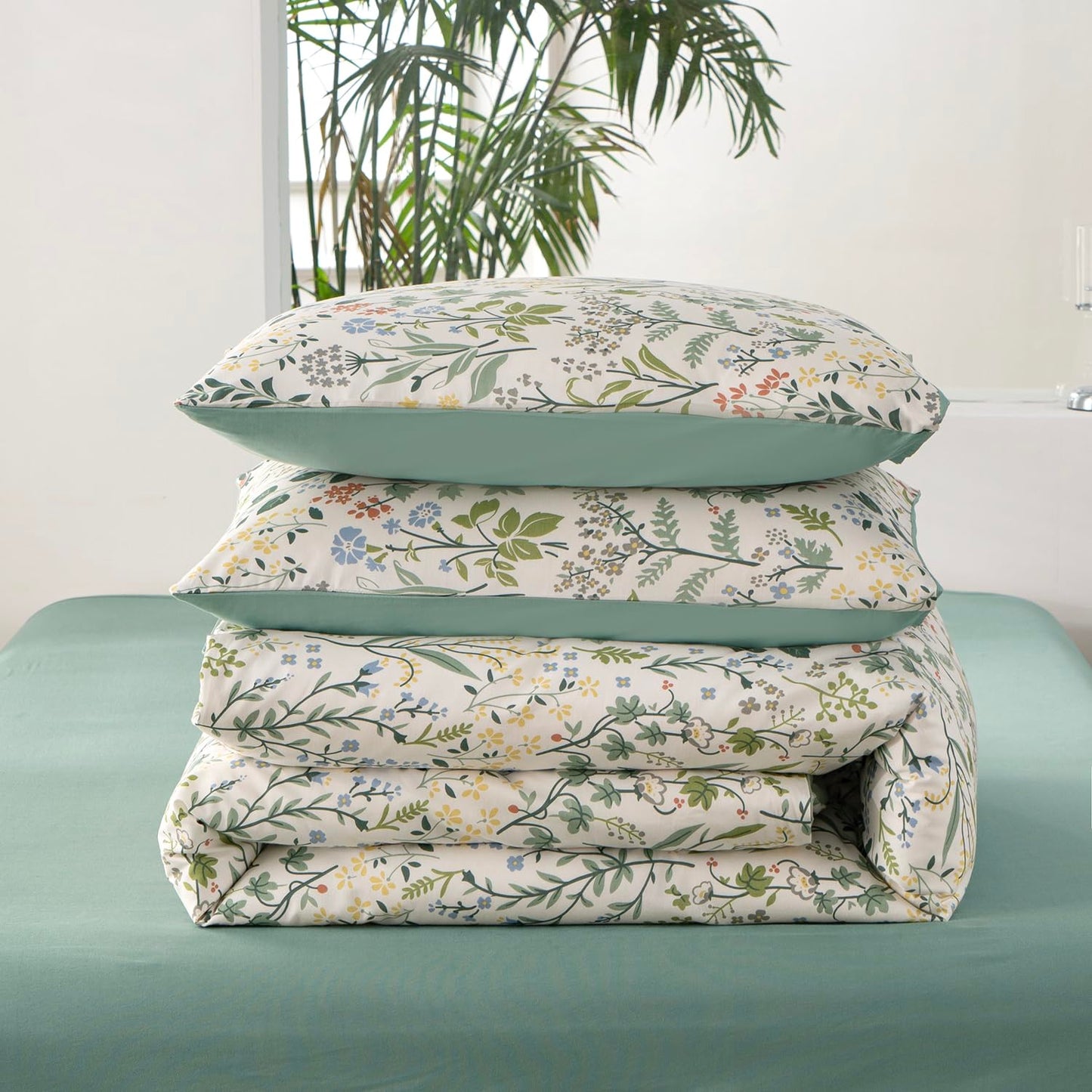 BUPIRD Queen Floral Comforter Set Soft Cute Floral Bedding Comforter Sets Garden Style Red Flower Print Botanical Flowers Comforter Set for All Seasons 1 Comforter and 2 Pillowcases