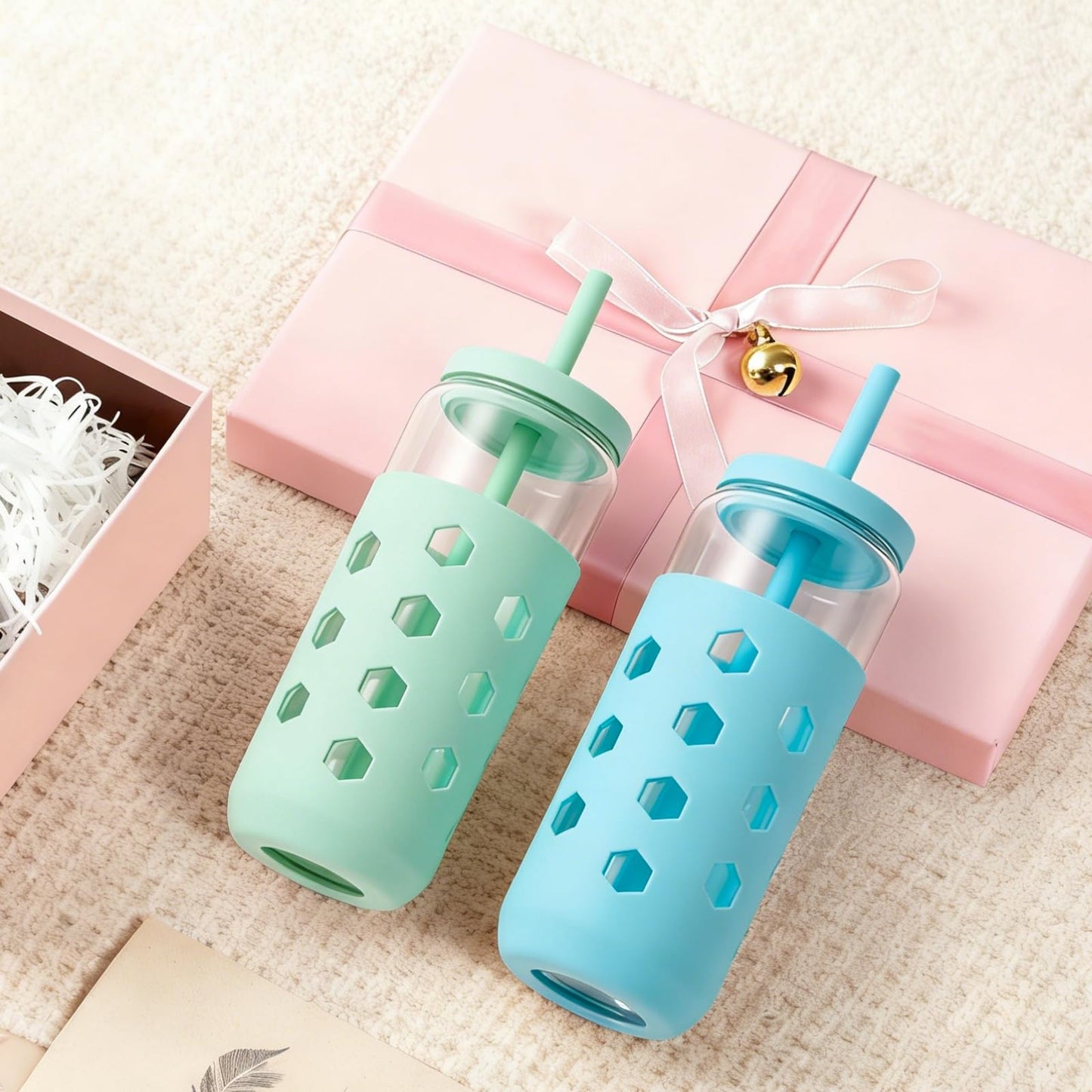 Mrsdry Glass Cups with Lids and Straws (4 Pcs), 20oz Drinking Glasses Set with Silicone Sleeves for Coffee Bar Accessories Iced Coffee Cups with Lids, Glass Tumbler Reusable for Gifts