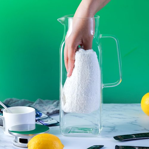 1.8-liter glass water bottle with lid, 60 ounce heat-resistant glass water bottle for refrigerator, with handle, suitable for parties and families. Used for tea, coffee, lemonade, juice, etc