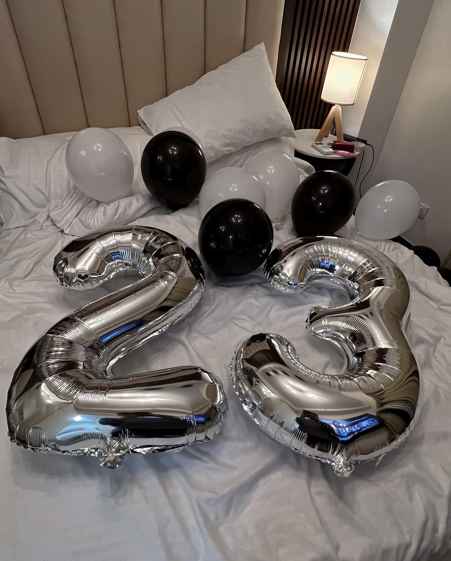 Silver Number 10 Balloon 40 Inch, 10th Birthday Party Decorations for Children, Giant 10 Foil Balloon for Party Supplies