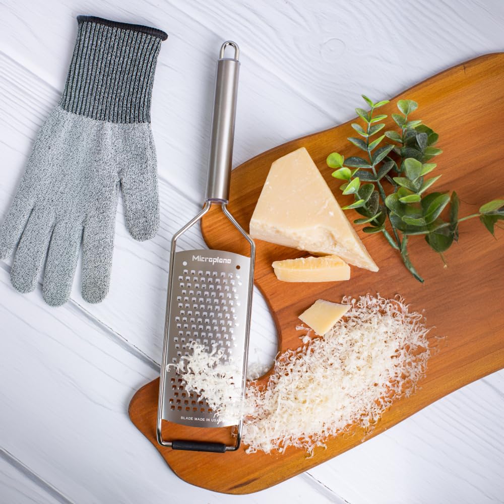 Microplane Professional Series Kitchen Grater new Coarse for Cheese, Carrot, Ginger, Coconut, Nuts and Horseradish with Stainless Steel Blades - Made in USA