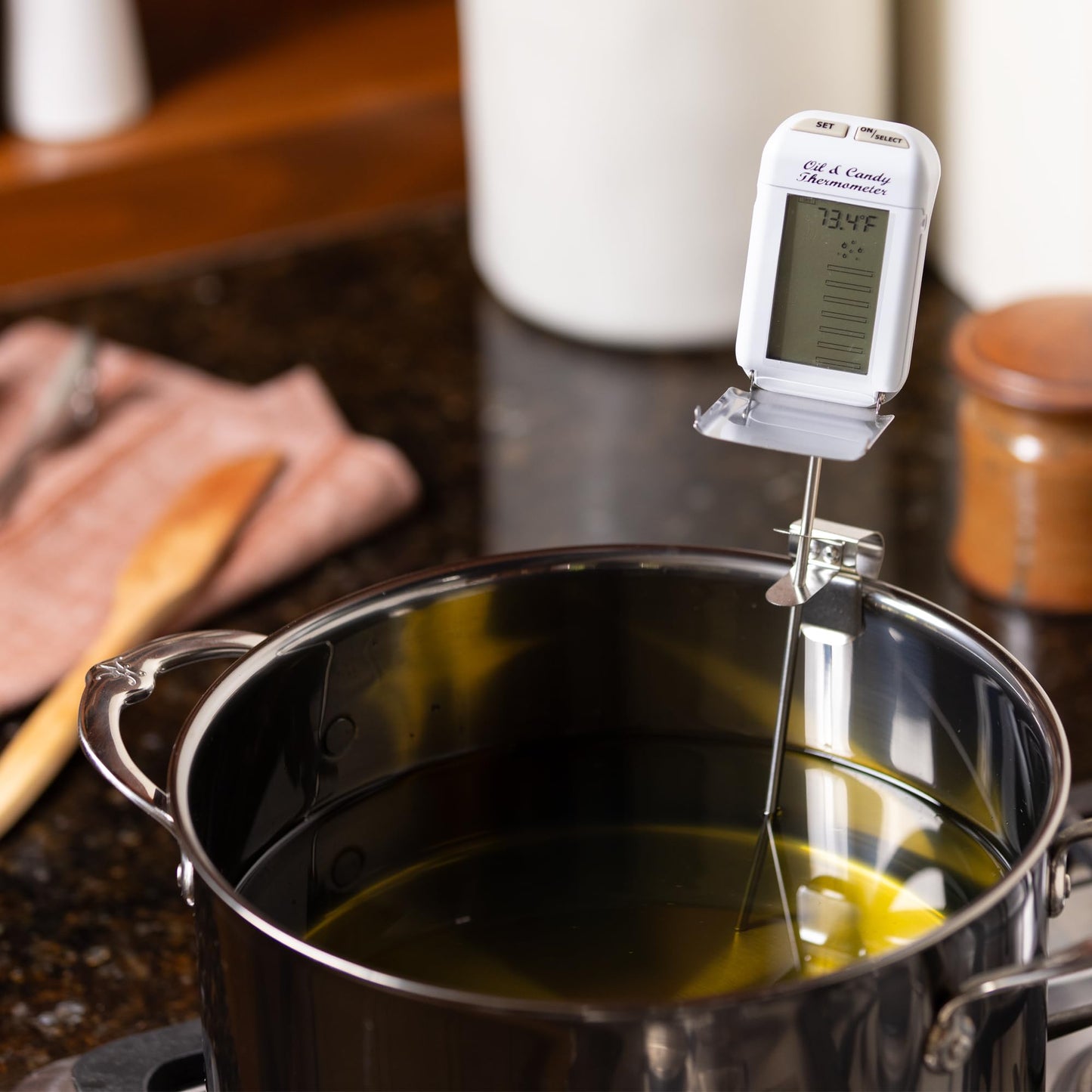 Maverick Digital Deep Fry & Candy Thermometer,14 Pre-Programmed Settings, 8 inch Stainless Steel Probe, Fold-Up Splatter Shield, Large Digital Display, Audible Temp Alert