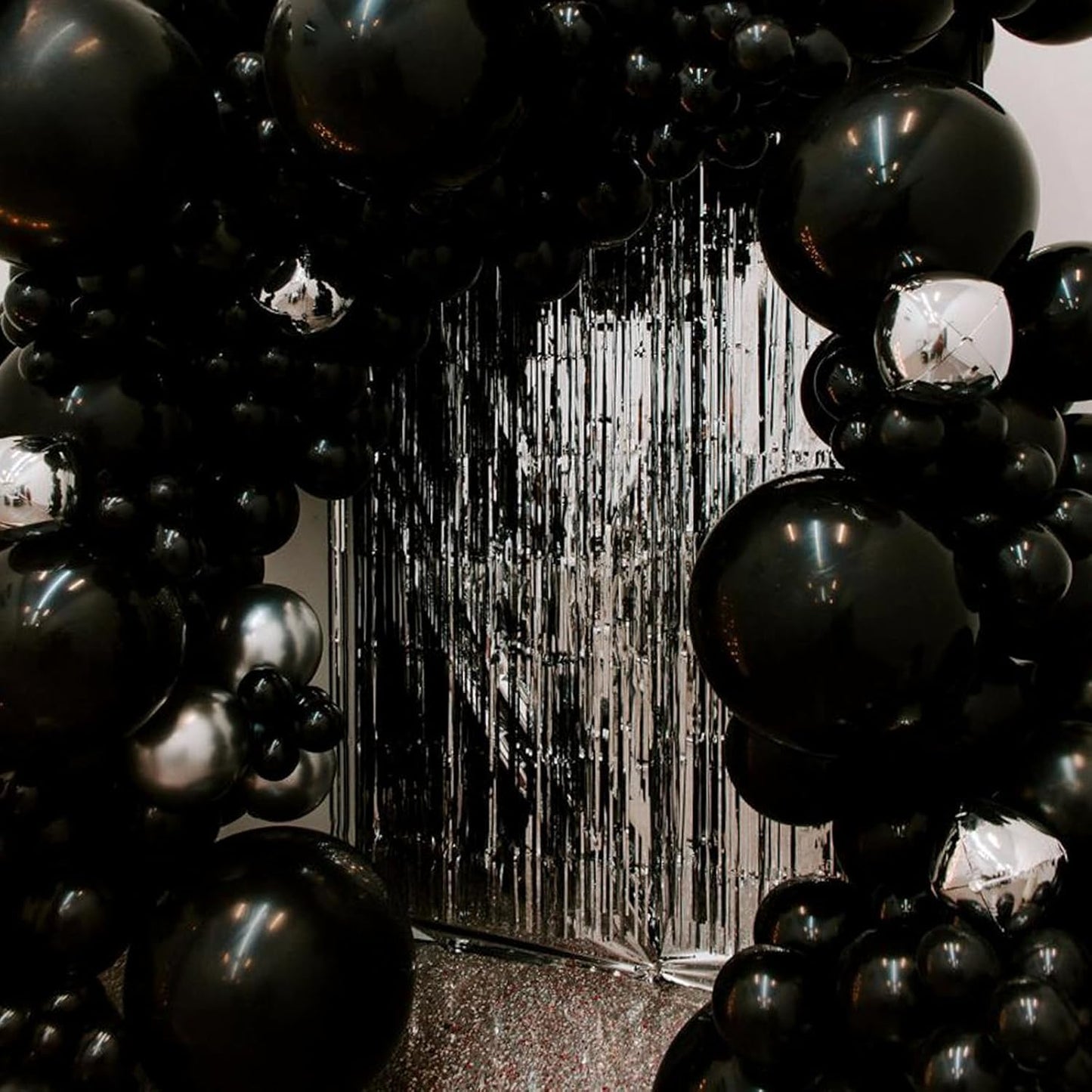 PartyWoo White & Black Balloons - 140 Pcs (18", 12", 10", 5") for Weddings & Celebrations