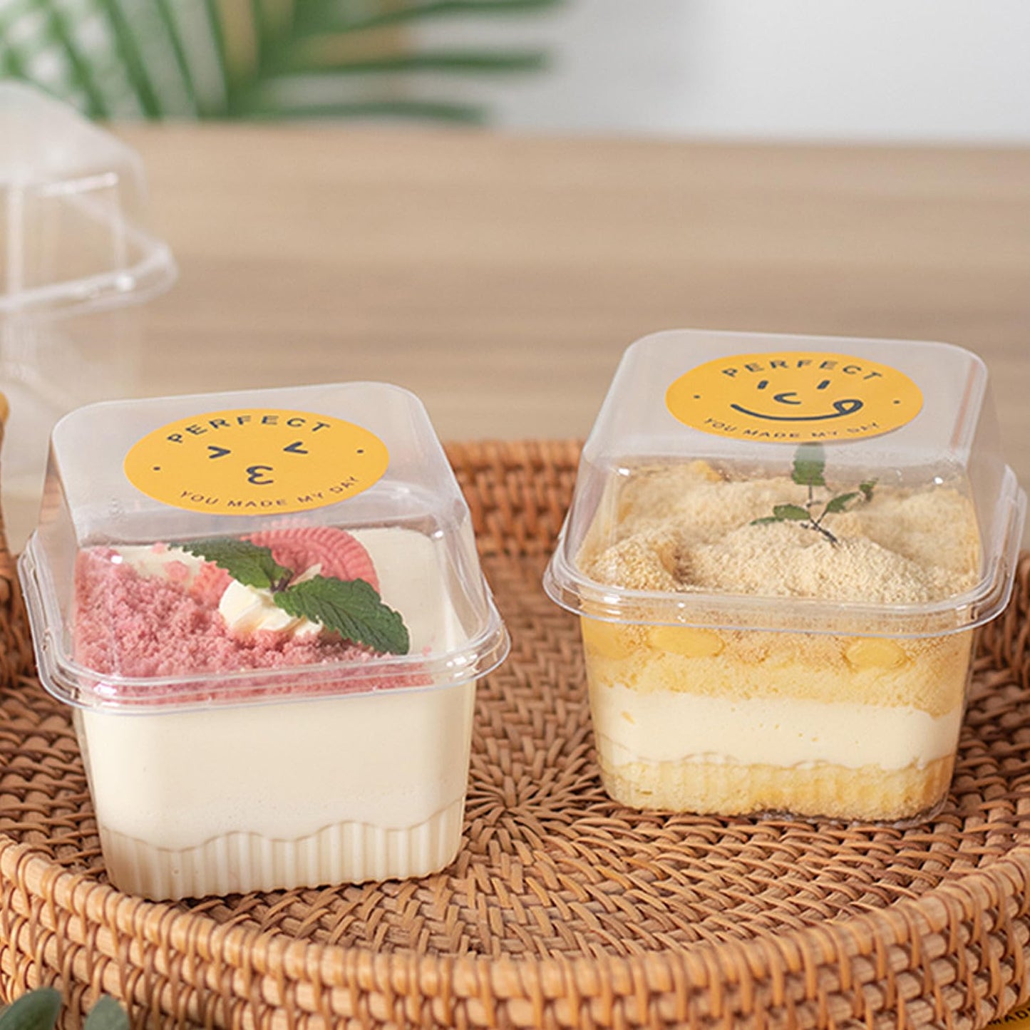 100 Pack Disposable Clear Plastic Cups Ice-cream Cups with Lids and Sporks, 8 oz Square PET Sundae Dessert Cups for Iced Coffee Cold Drinks Frozen Yogut Fruits Jello Snacks Bubble Boba Juice Milkshake