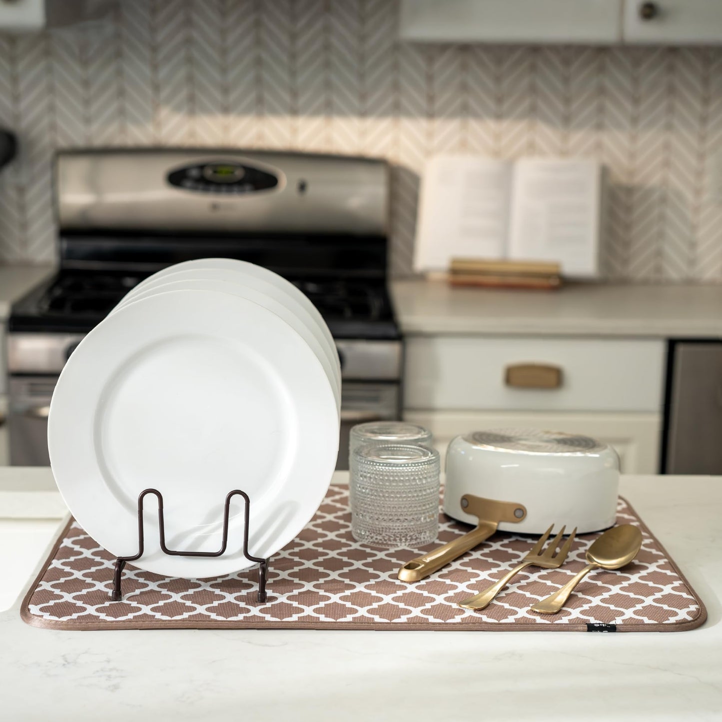 S&T INC. Dish Drying Mat XL, 18” x 24”, Absorbent Microfiber Kitchen Counter Mat, Dish Drying Pad for Dishes, Utensils, Pots and Pans, Extra Large, Taupe Trellis