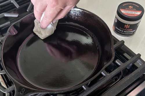 GriddleMATe Griddle Seasoning - Premium 2-in-1 Blend for Blackstone & Cast Iron Cookware - High Smoke Point, Non-GMO