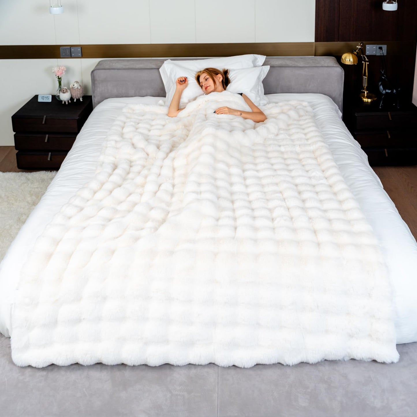 SpottedCozy Bubble Cuddle Twin Blanket for Couch Bed, Faux Fur Ultra Soft Plush Cozy Blanket for Home Bed Office Airplane RV, Machine Washable Easy Care for Women Girls, 60" x 80" Cream White