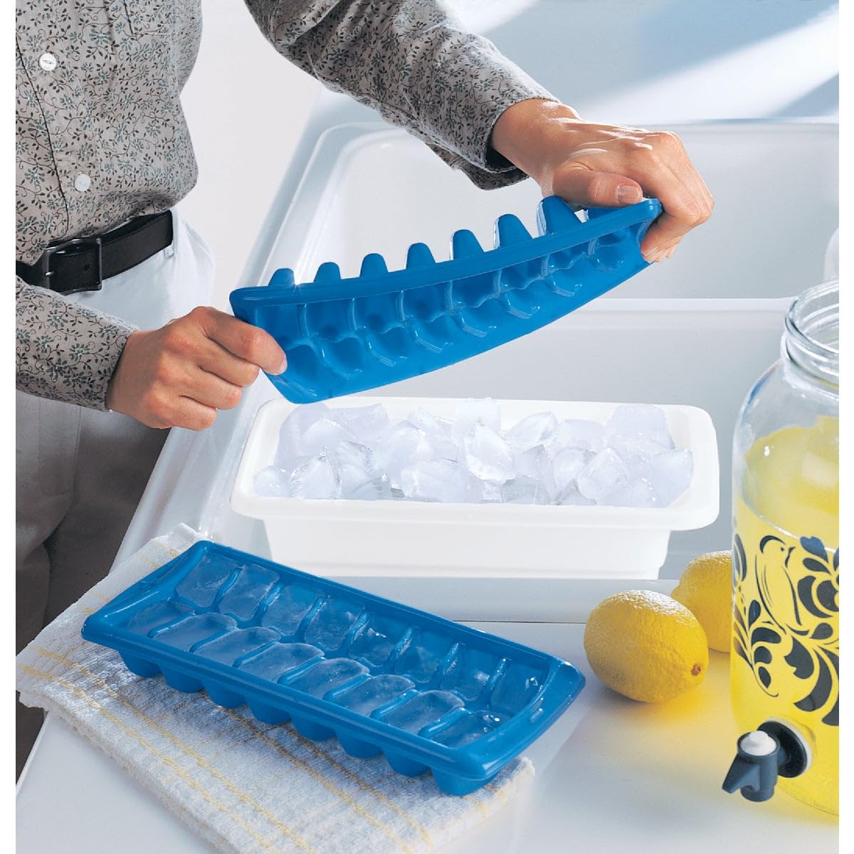Rubbermaid Ice Cube Bin, White, Holds 4 Trays, Compact Design, Durable Plastic