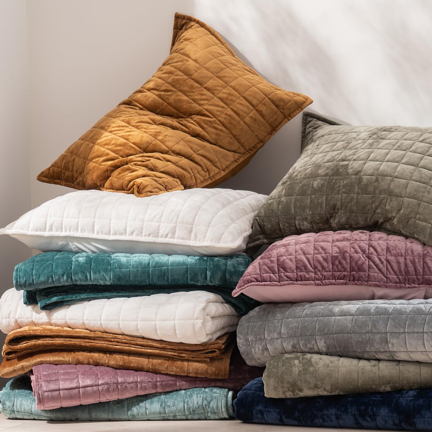 RECYCO Luxury Velvet Quilt Set - King Size Lightweight Comforter with 2 Matching Pillow Shams | Gray All-Season Bedding