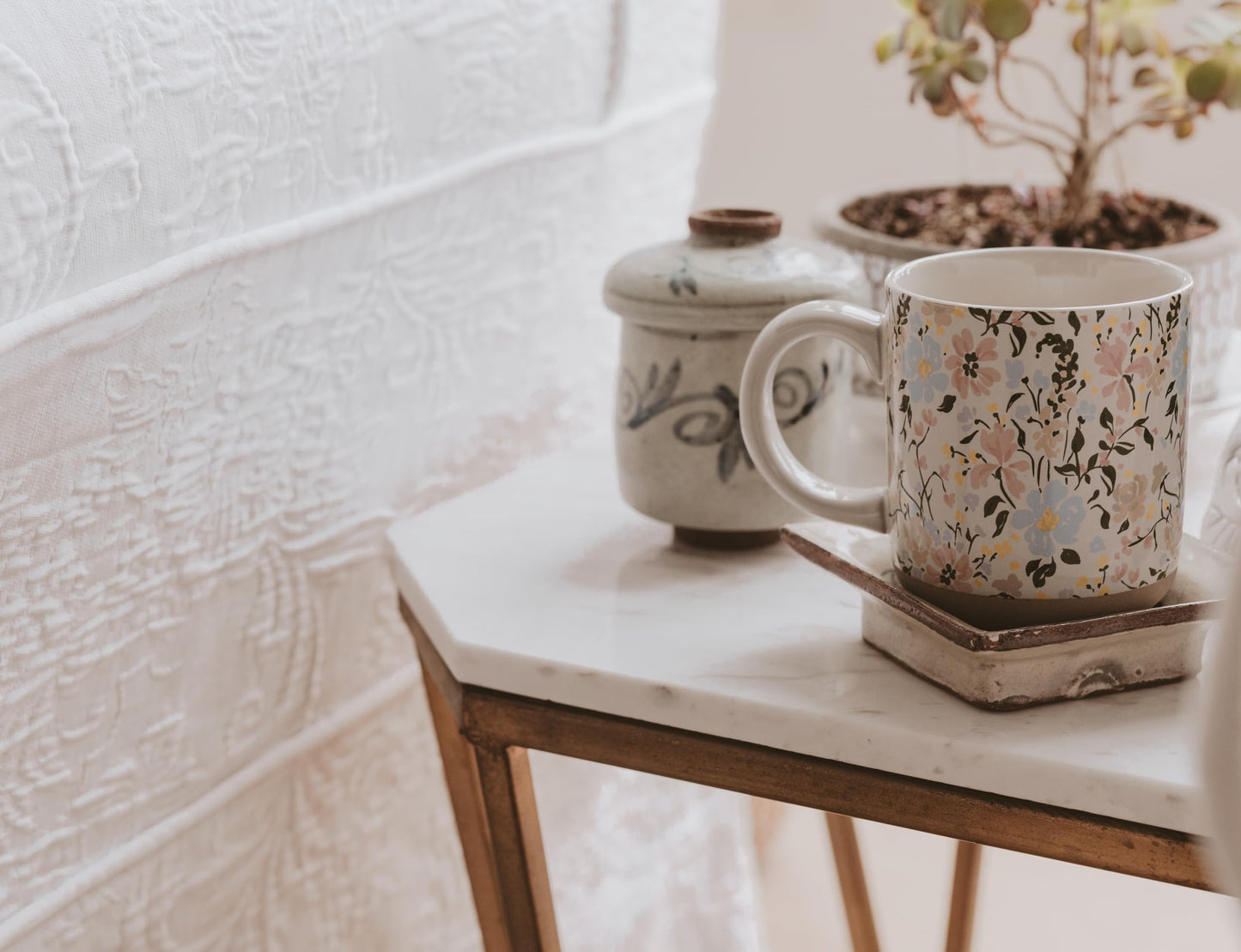 Sweet Water Decor Floral Stoneware Coffee Mugs - 14oz Cute Coffee Cups for Hot & Cold Drinks - Dishwasher & Microwave Safe - Spring Home Decor and Gift - Ideal Tea & Espresso Mugs
