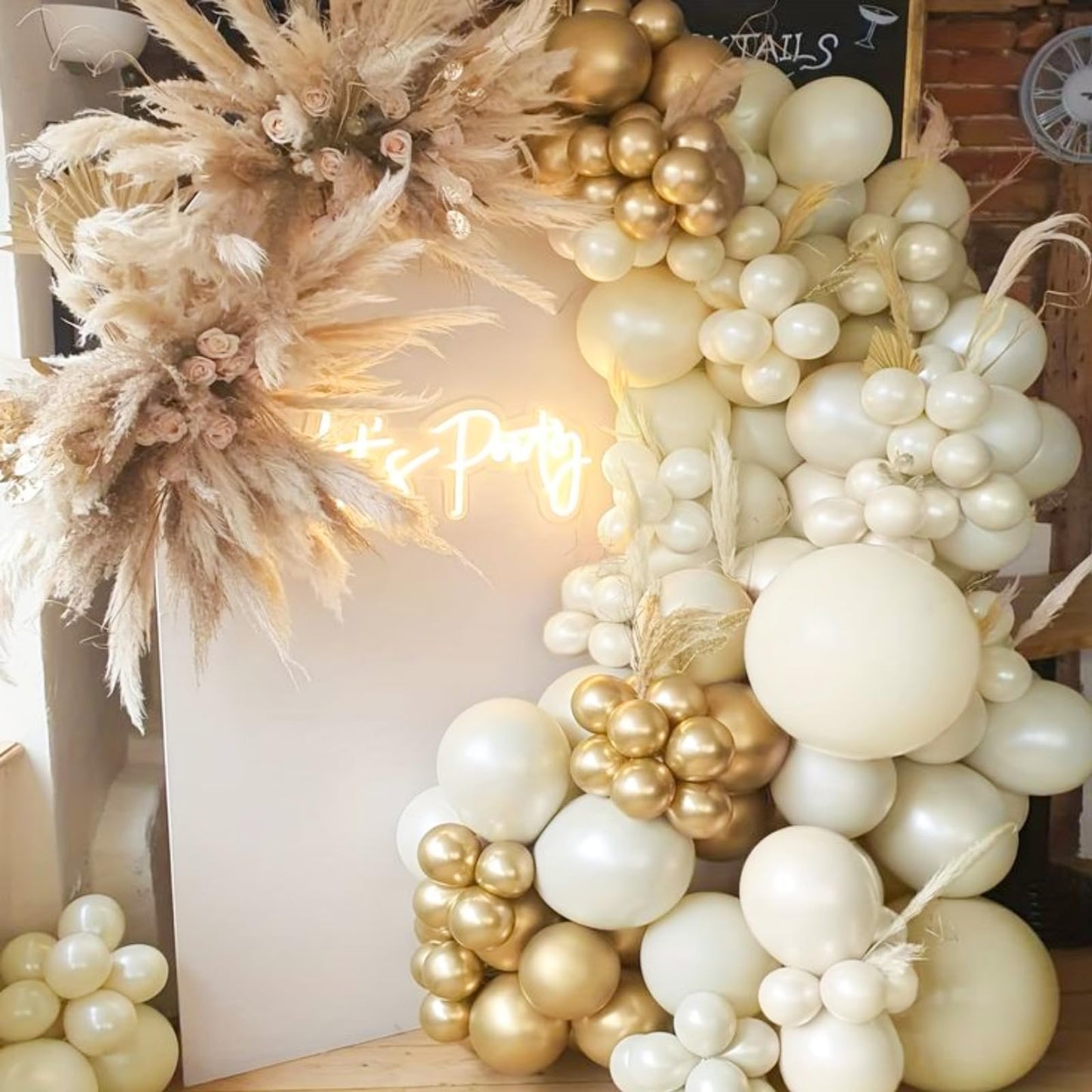 PartyWoo White and Gold Balloon Arch Kit Garland 152pcs Different Sizes of 18 12 10 5 Inch Off White Sand Metallic Gold Boho Balloons for Baby Shower Graduation Wedding Birthday Party Decorations