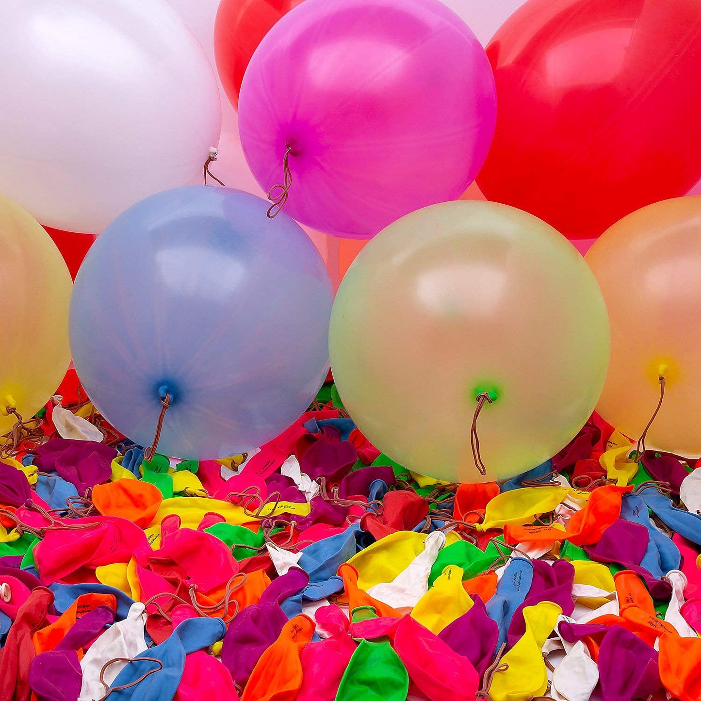 Fun Express Bulk Punch Balloons - 250 Pack in Bright Colors - Party Toys and Favors